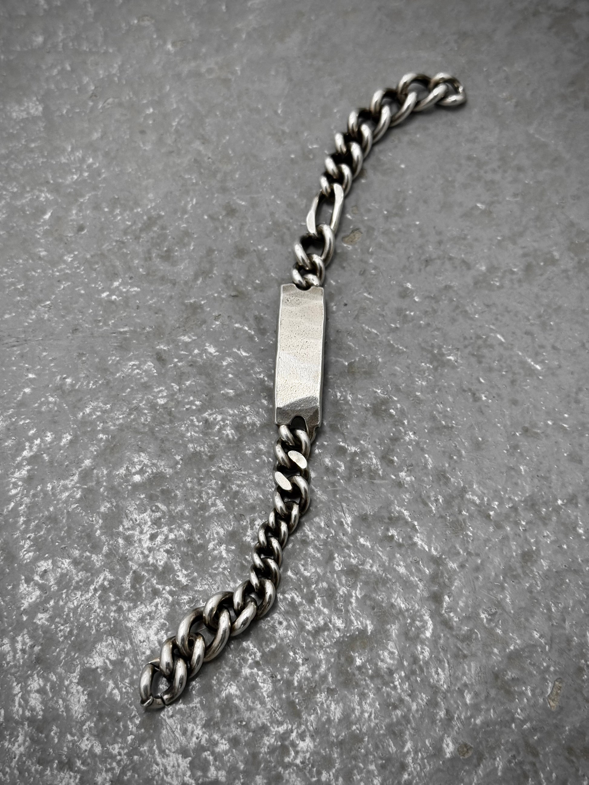 WERKSTATT:MÜNCHEN 'M2591' .925 Silver Hammered Tag Bracelet detail | DRIEW GARMENTS