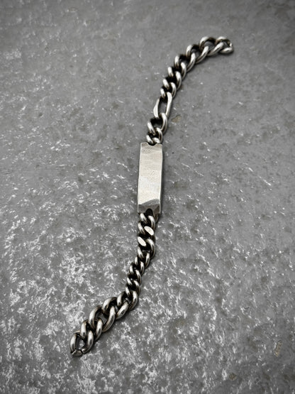 WERKSTATT:MÜNCHEN 'M2591' .925 Silver Hammered Tag Bracelet detail | DRIEW GARMENTS