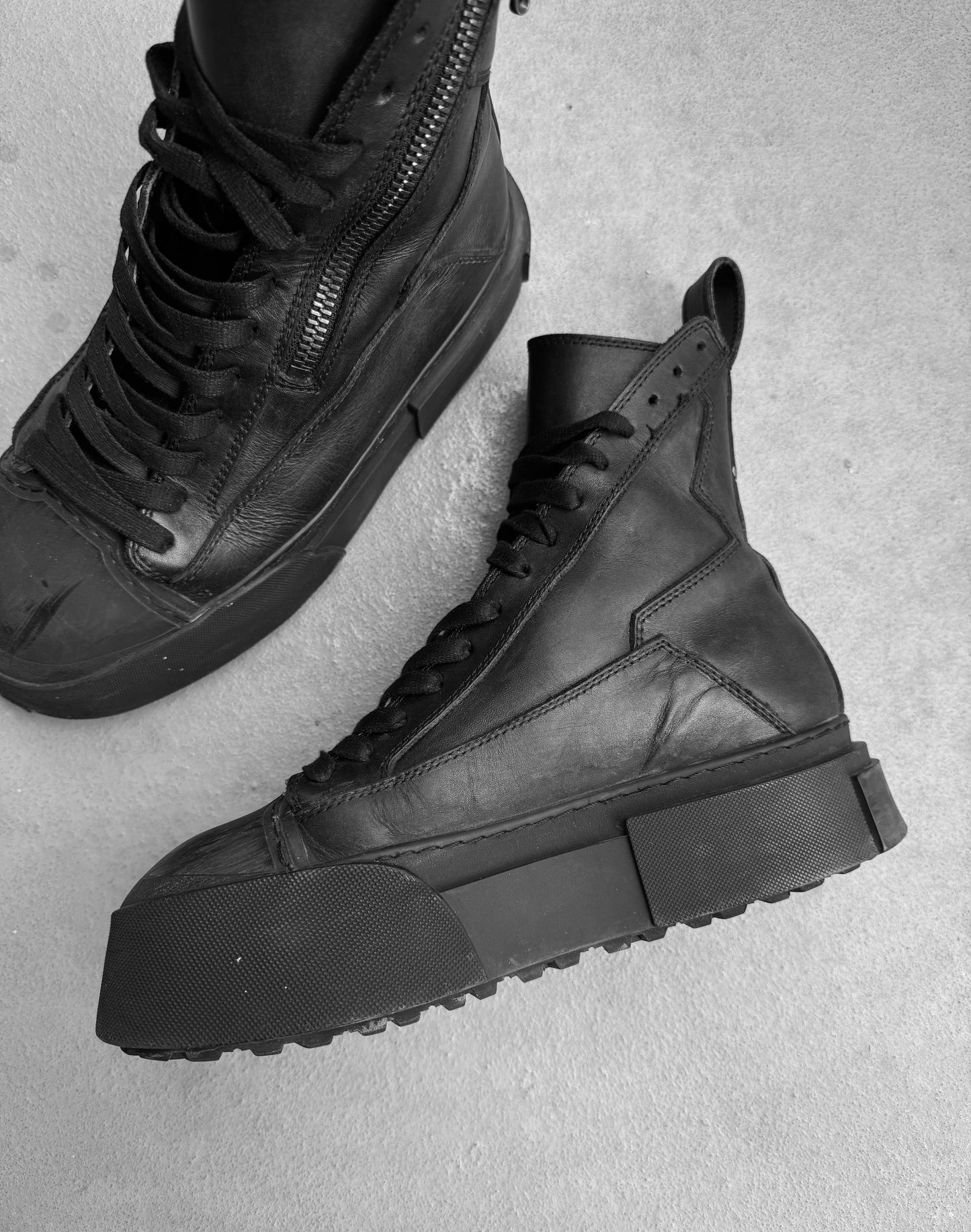 Julius_7 AW22 “EREBUS;” Side-zips Platform Leather Sneakers