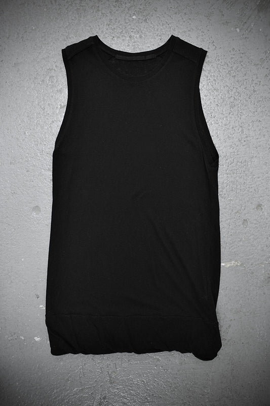 Julius_7 AW15-16 "sphere;" Double Layer Hem Long Tank Top