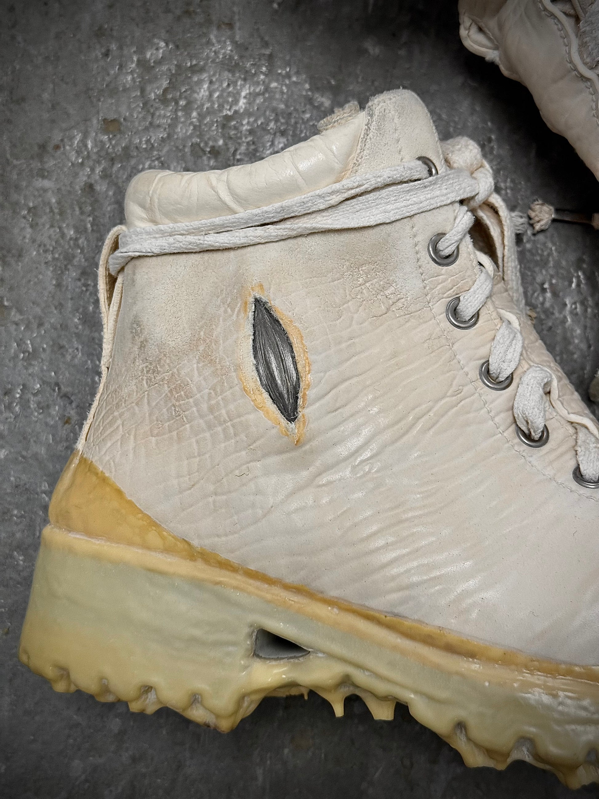 Carol Christian Poell 'AM/2684 CUBS-PTC/01' Object Dyed One-Piece Prosthetic Ankle Rubber Drip Work B detail | DRIEW GARMENTS