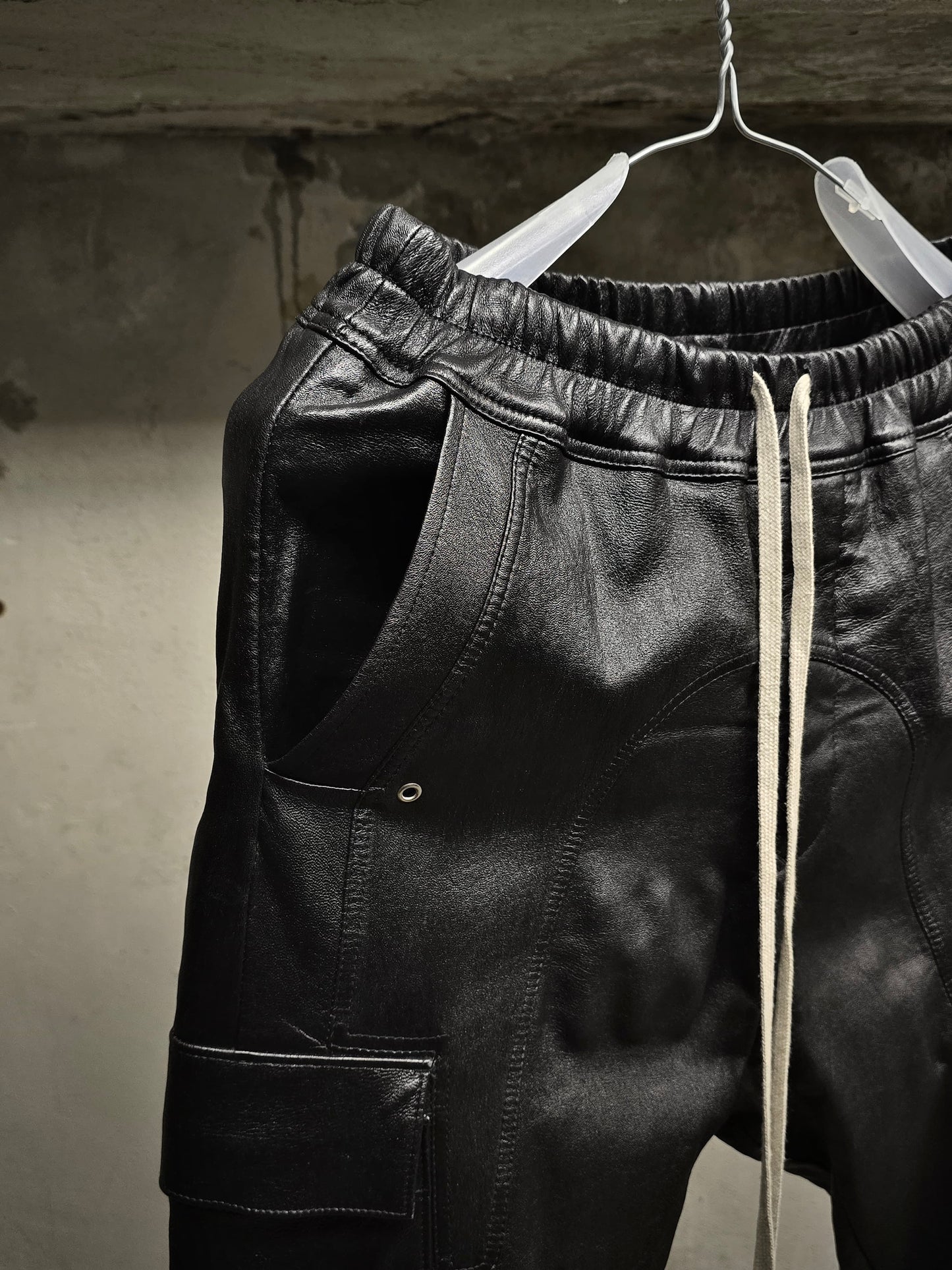 Rick Owens AW19 "LARRY" Lambskin Leather Stretch Cargo Joggers detail | DRIEW GARMENTS