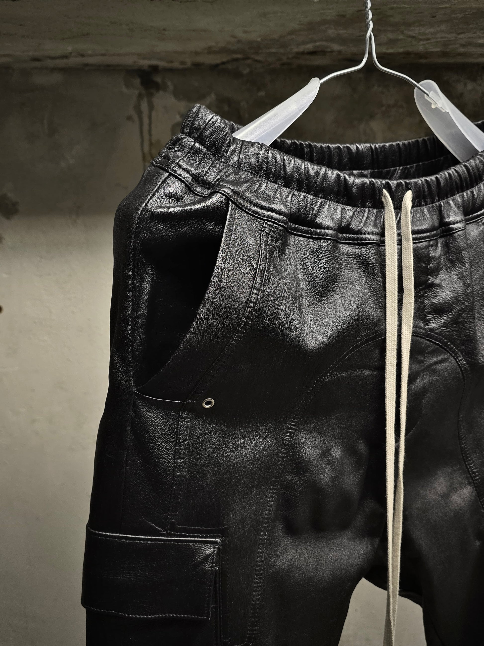 Rick Owens AW19 "LARRY" Lambskin Leather Stretch Cargo Joggers detail | DRIEW GARMENTS