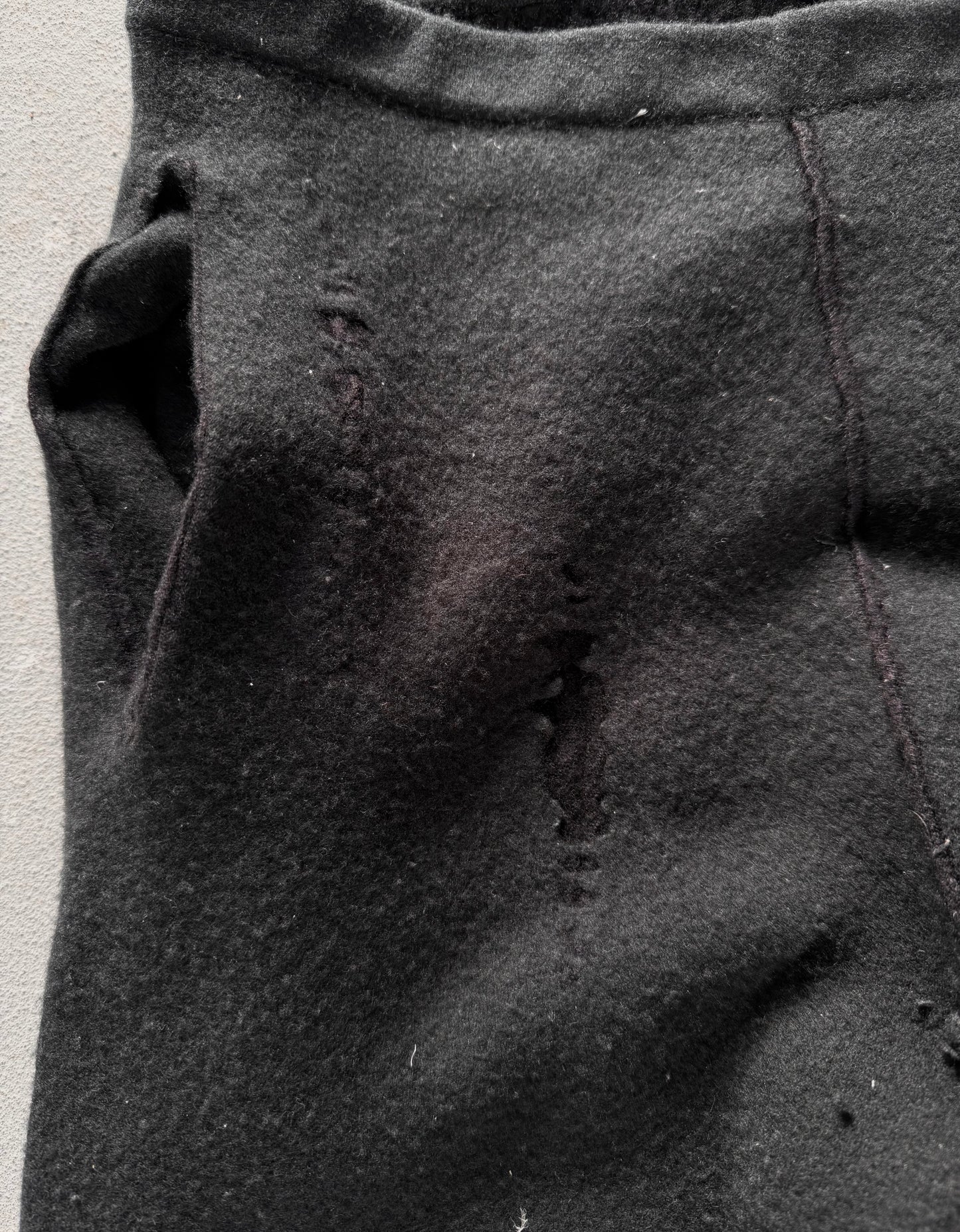 Label Under Construction ‘40YMPN74’ Distressed Lunar Cashmere Joggers