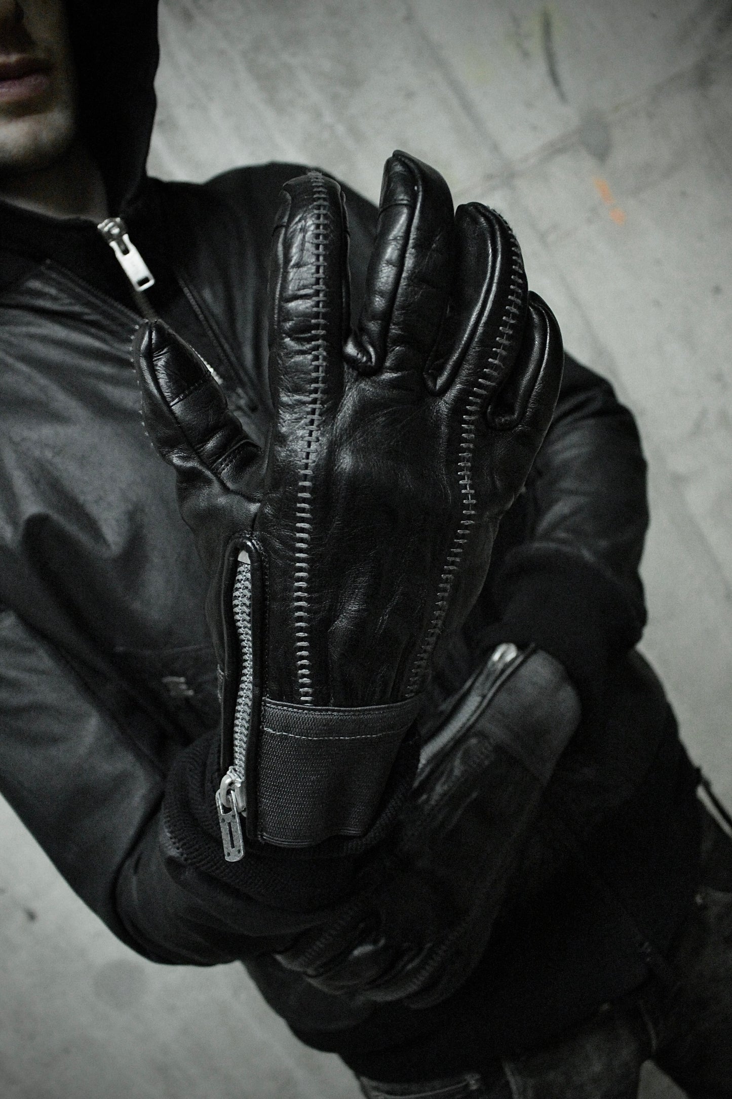 D.HYGEN AW24-25 Overlock Horse Leather Gloves detail | DRIEW GARMENTS