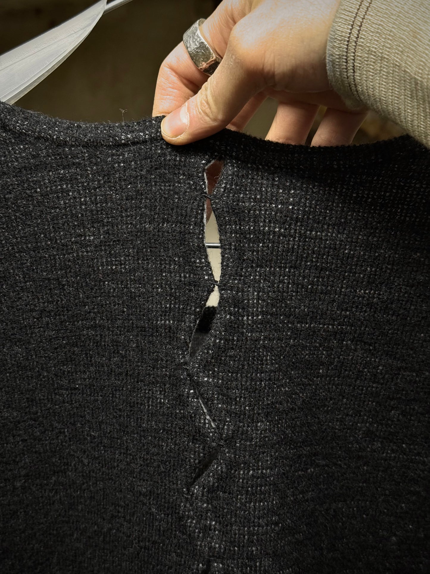 DEEPTI Collection °016-017 'T-058 DUB-95' Crash Seam Long-sleeve detail | DRIEW GARMENTS