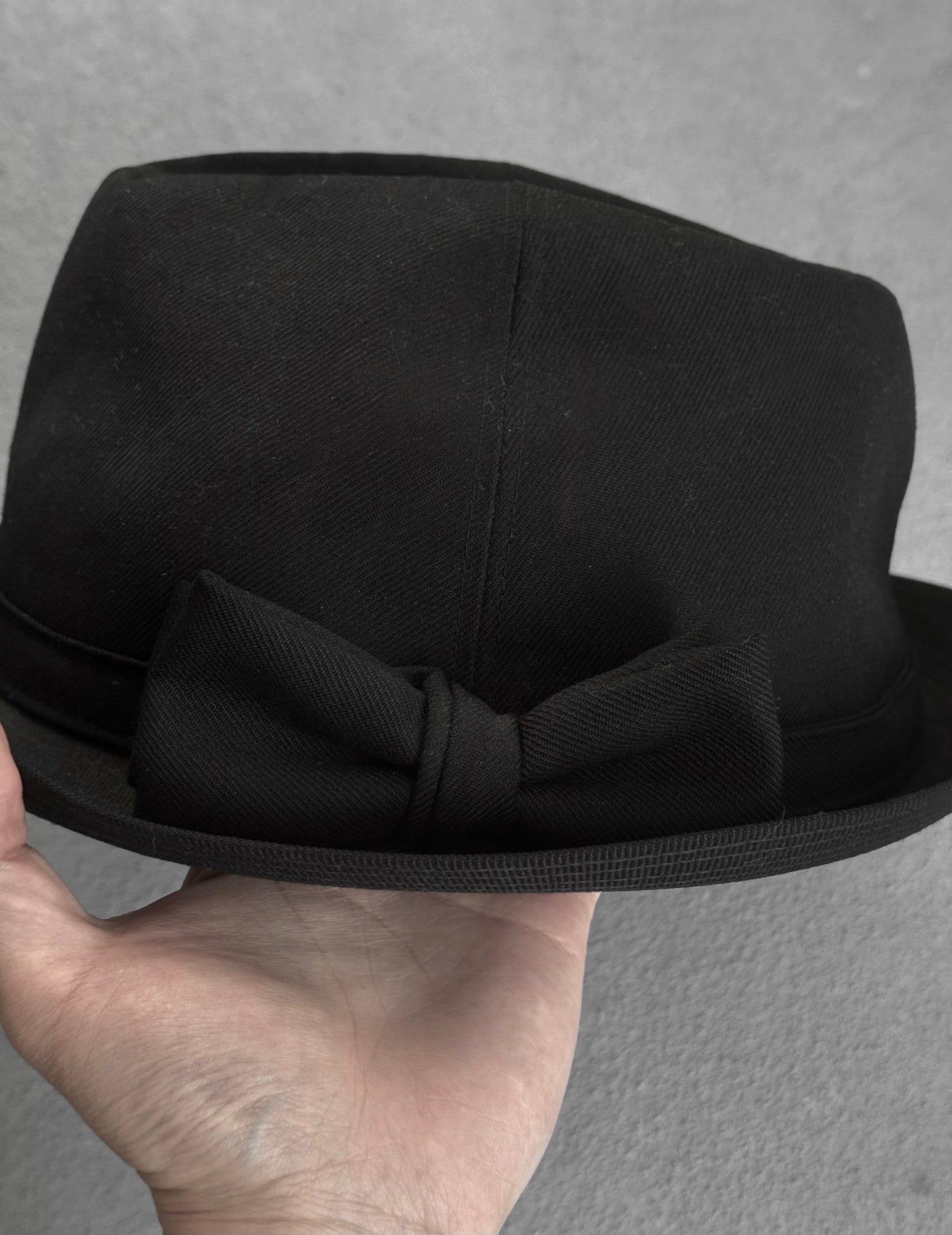 COMME des GARÇONS SHIRT Bowtie Bowler Hat