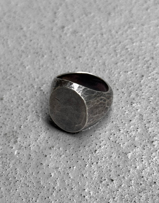 WERKSTATT:MÜNCHEN Hammered Signet Silver Ring