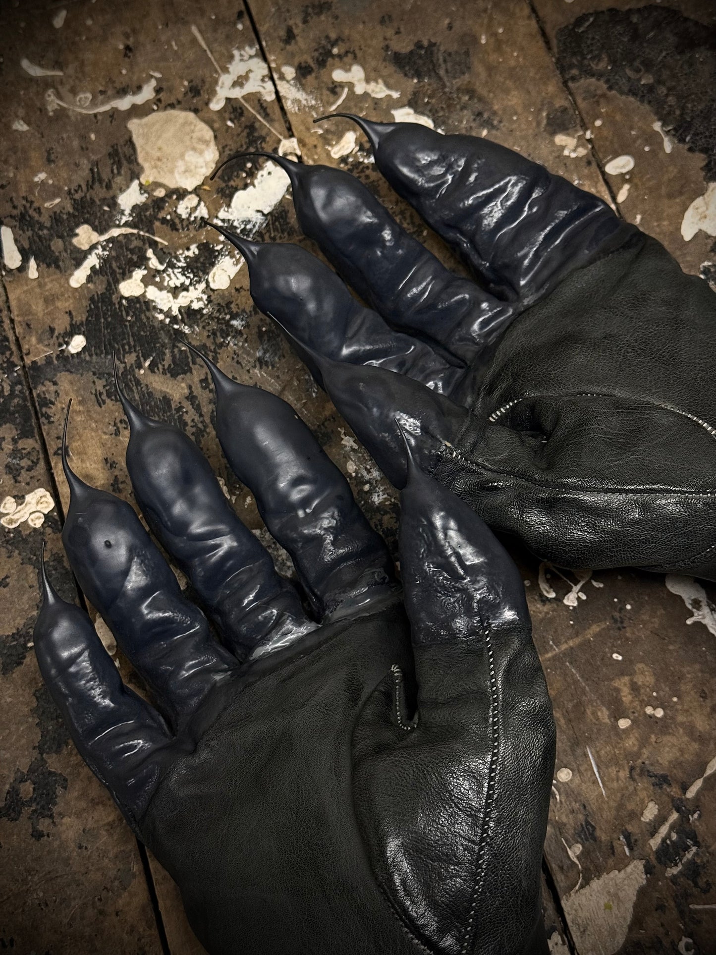 Carol Christian Poell 'AM//2459 ROOMS-PTC/19' Object-dyed Rubber Drip Leather Gloves detail | DRIEW GARMENTS