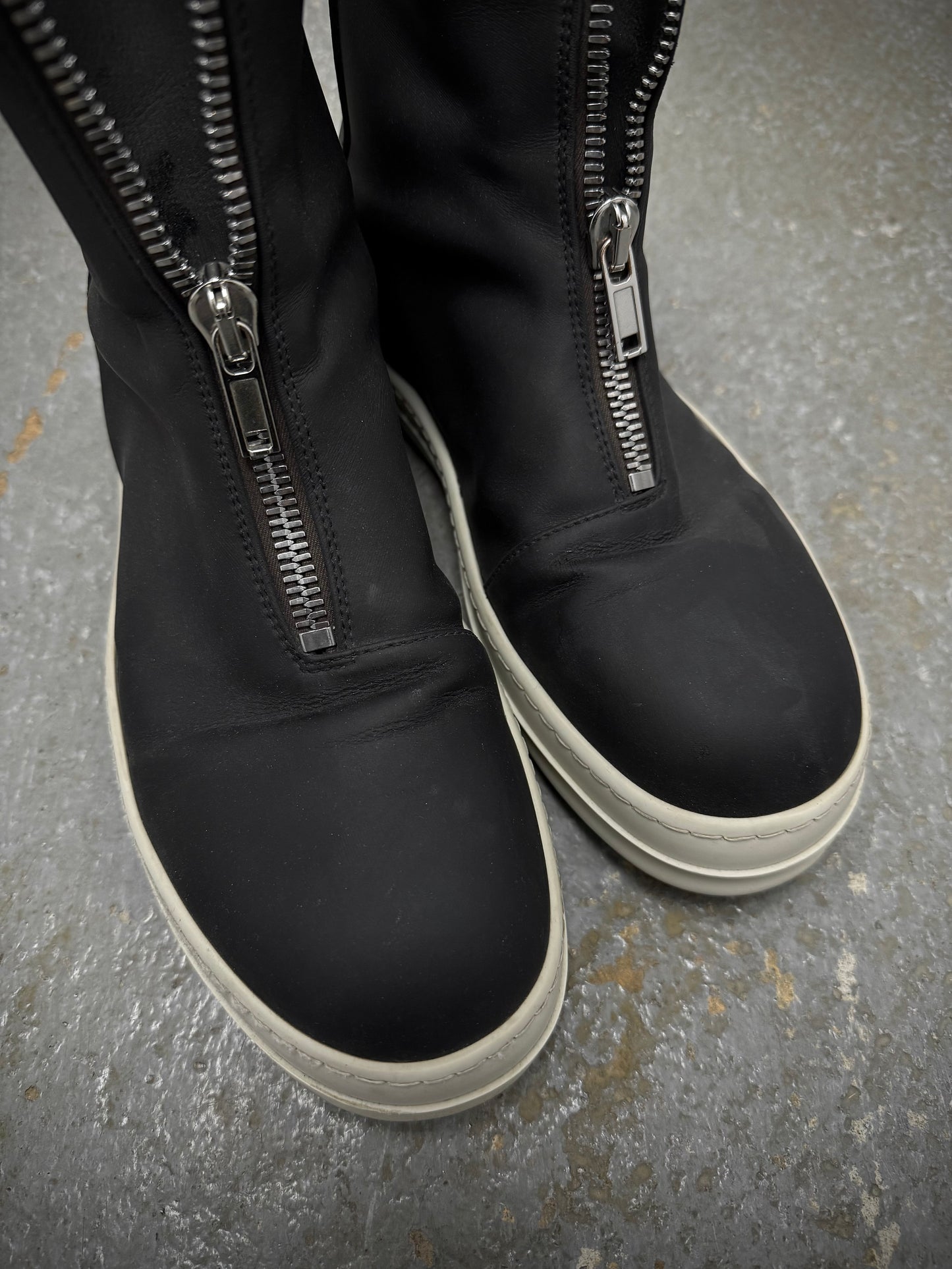 Rick Owens DRKSHDW AW20 “PERFORMA” Front Zip Polyurethane Sneaker Boots detail | DRIEW GARMENTS
