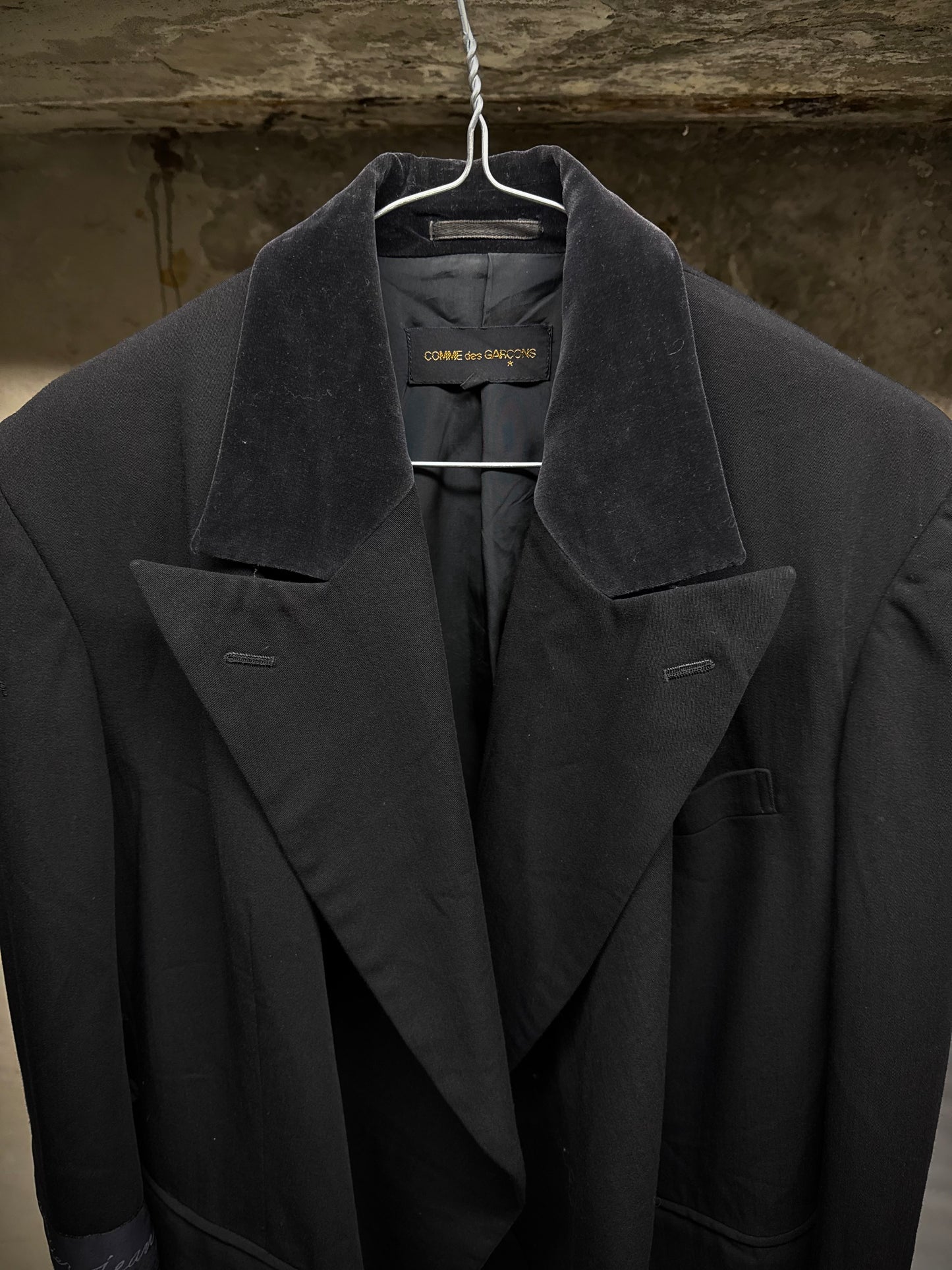 COMME des GARÇONS Late 80s 'Jean Paul Gaultier' Woven Tag Asymmetric Open-front Blazer detail | DRIEW GARMENTS