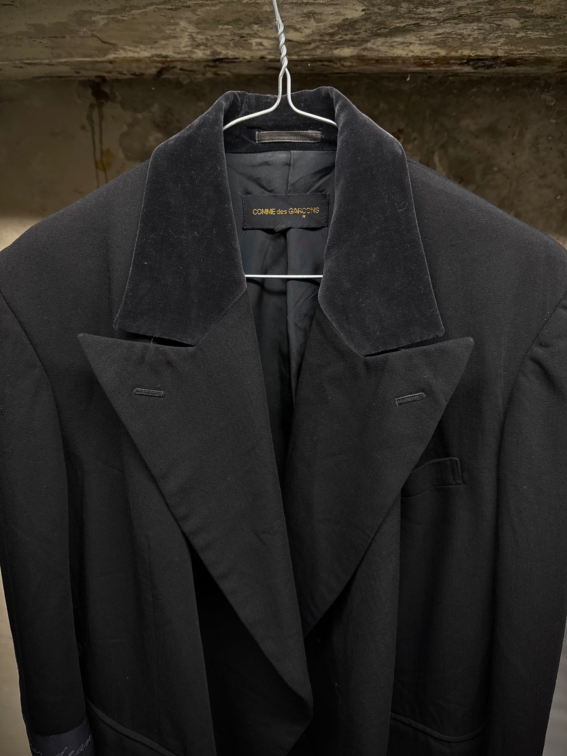 COMME des GARÇONS Late 80s 'Jean Paul Gaultier' Woven Tag Asymmetric Open-front Blazer detail | DRIEW GARMENTS