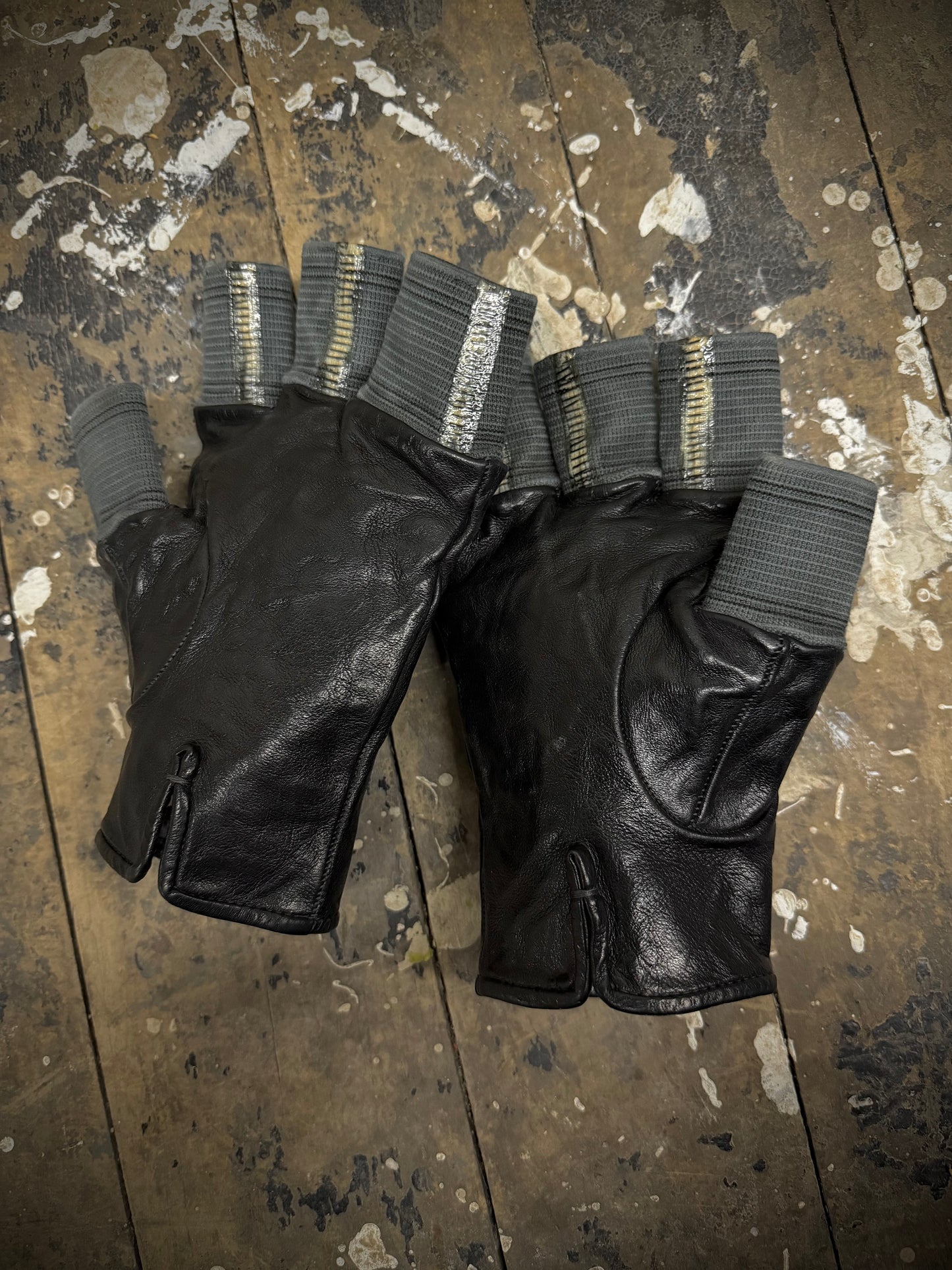 Carol Christian Poell 'AM/2457 ROOMS-PTC/010' Disparate Leather Gloves | Archive Fashion Toronto