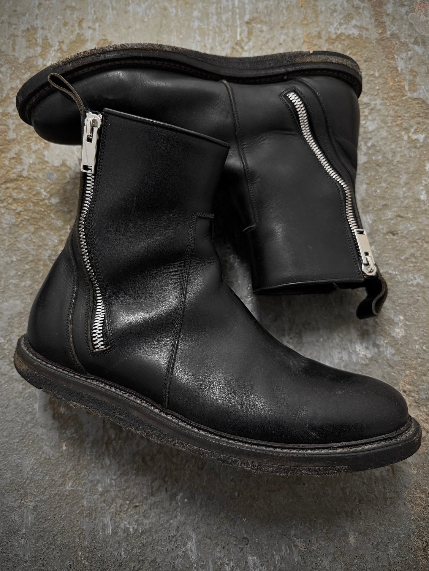 Rick Owens AW13 “PLINTH” Dual Zip Crepe Sole Calf Leather Boots detail | DRIEW GARMENTS
