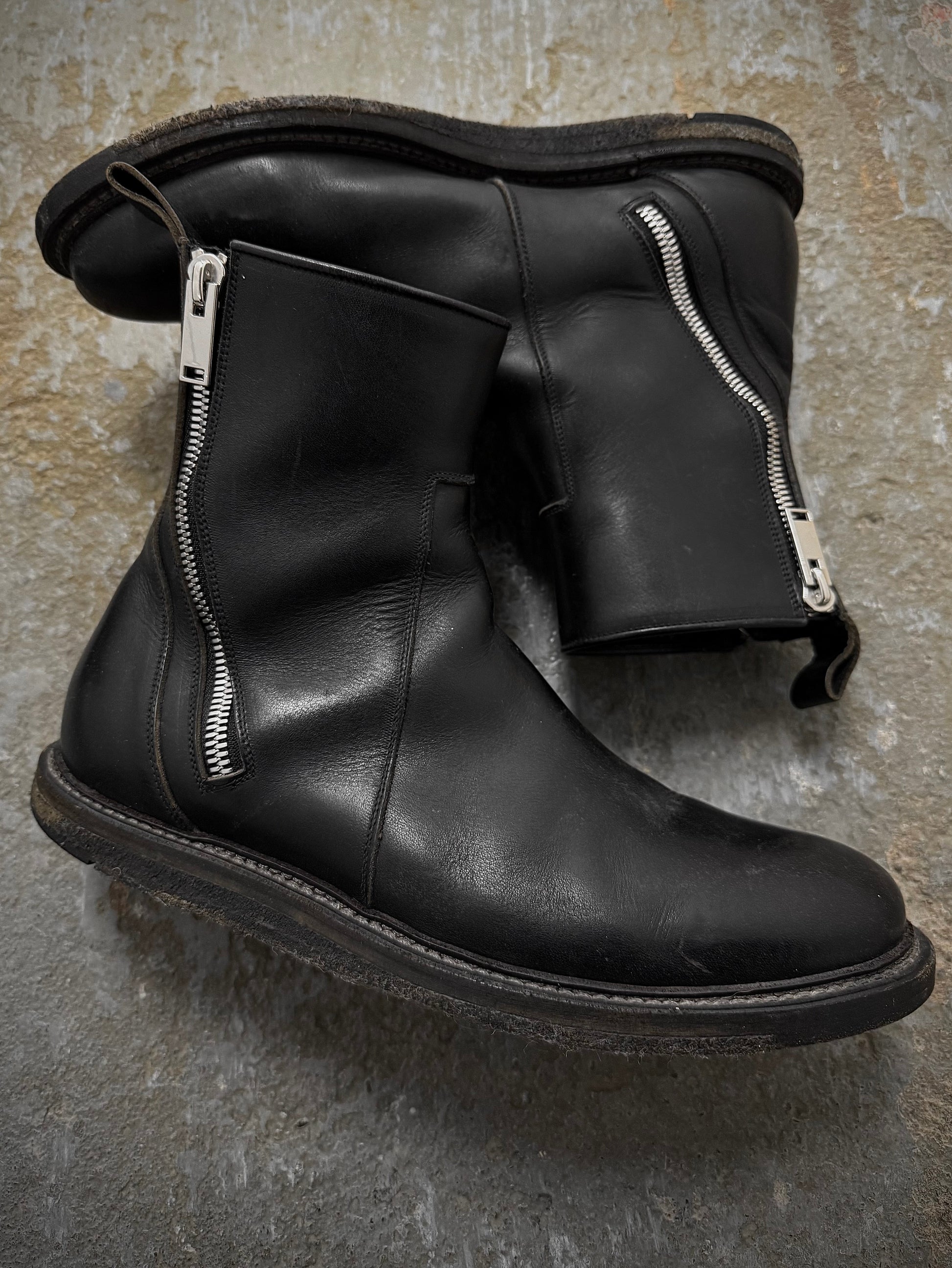 Rick Owens AW13 “PLINTH” Dual Zip Crepe Sole Calf Leather Boots detail | DRIEW GARMENTS