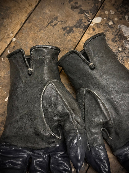 Carol Christian Poell 'AM//2459 ROOMS-PTC/19' Object-dyed Rubber Drip Leather Gloves detail | DRIEW GARMENTS