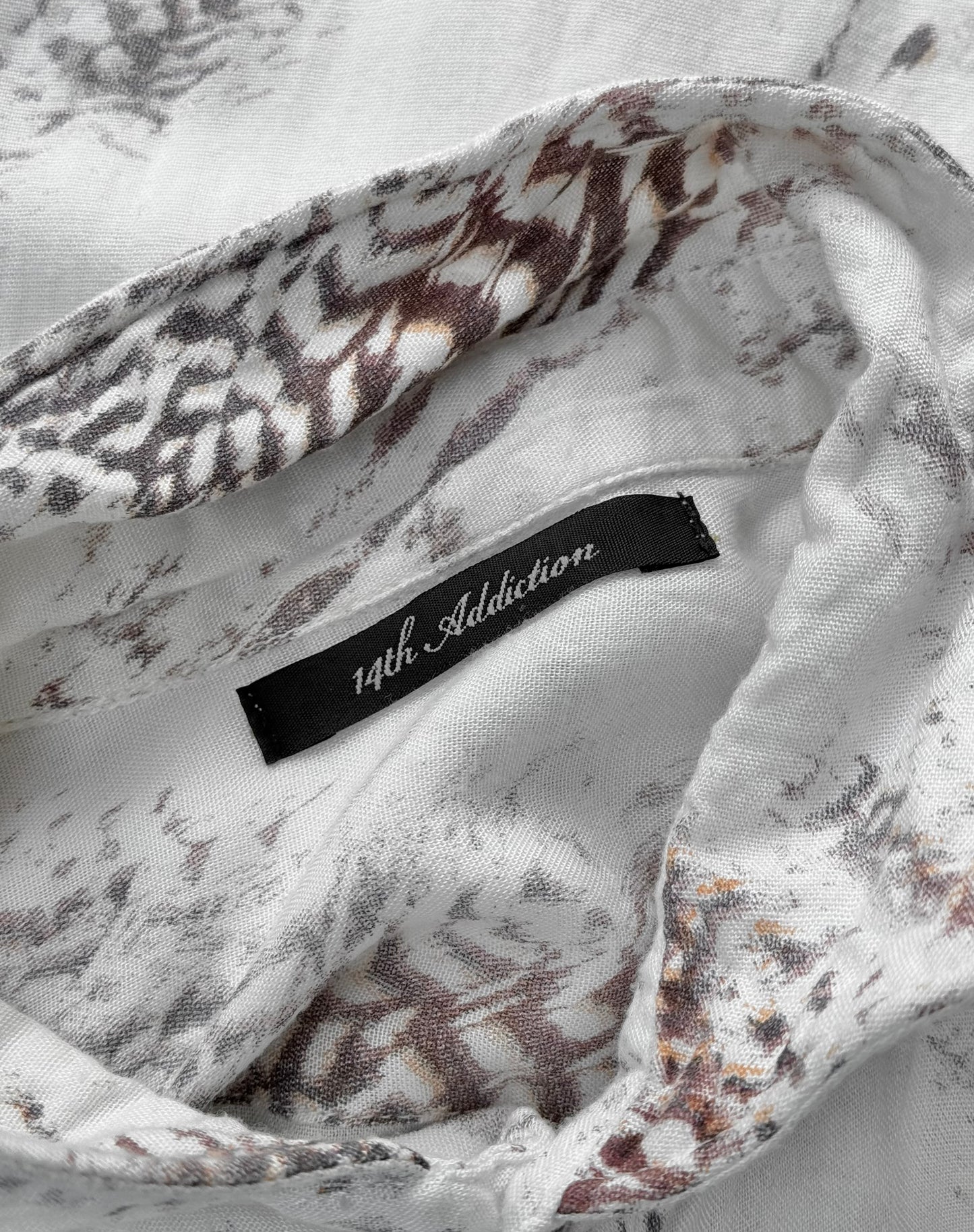 14thAddiction Early 00s Feather Print Button-up Shirt