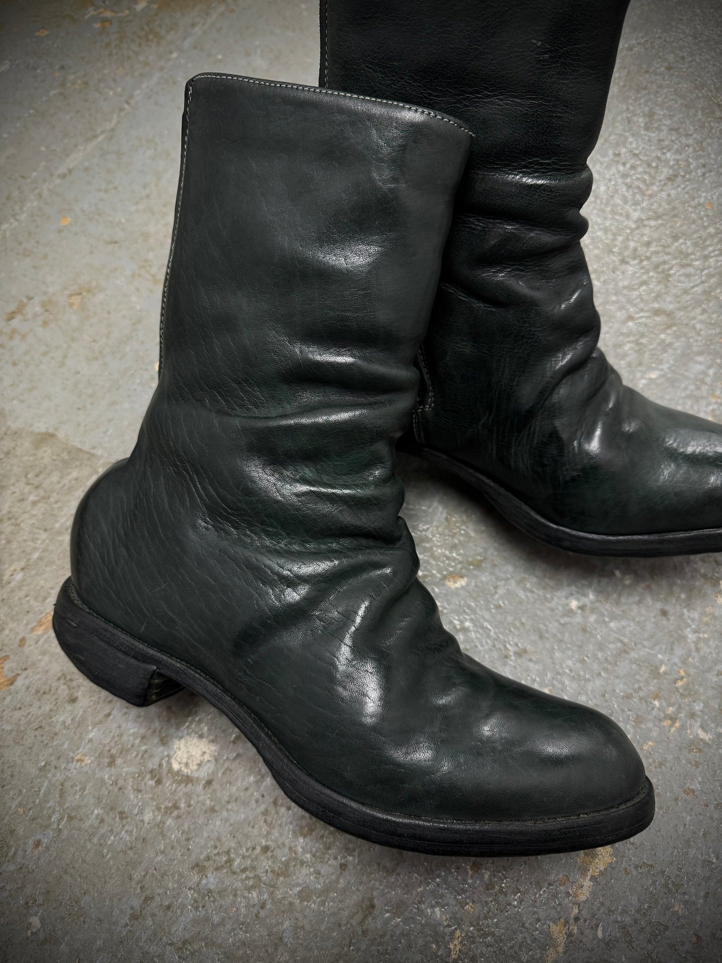 Carol Christian Poell 'AM/2757SP-IN CORSS-PTC/12' Object Dyed Goodyear Prosthetic Spur Biter Crimp Fr detail | DRIEW GARMENTS