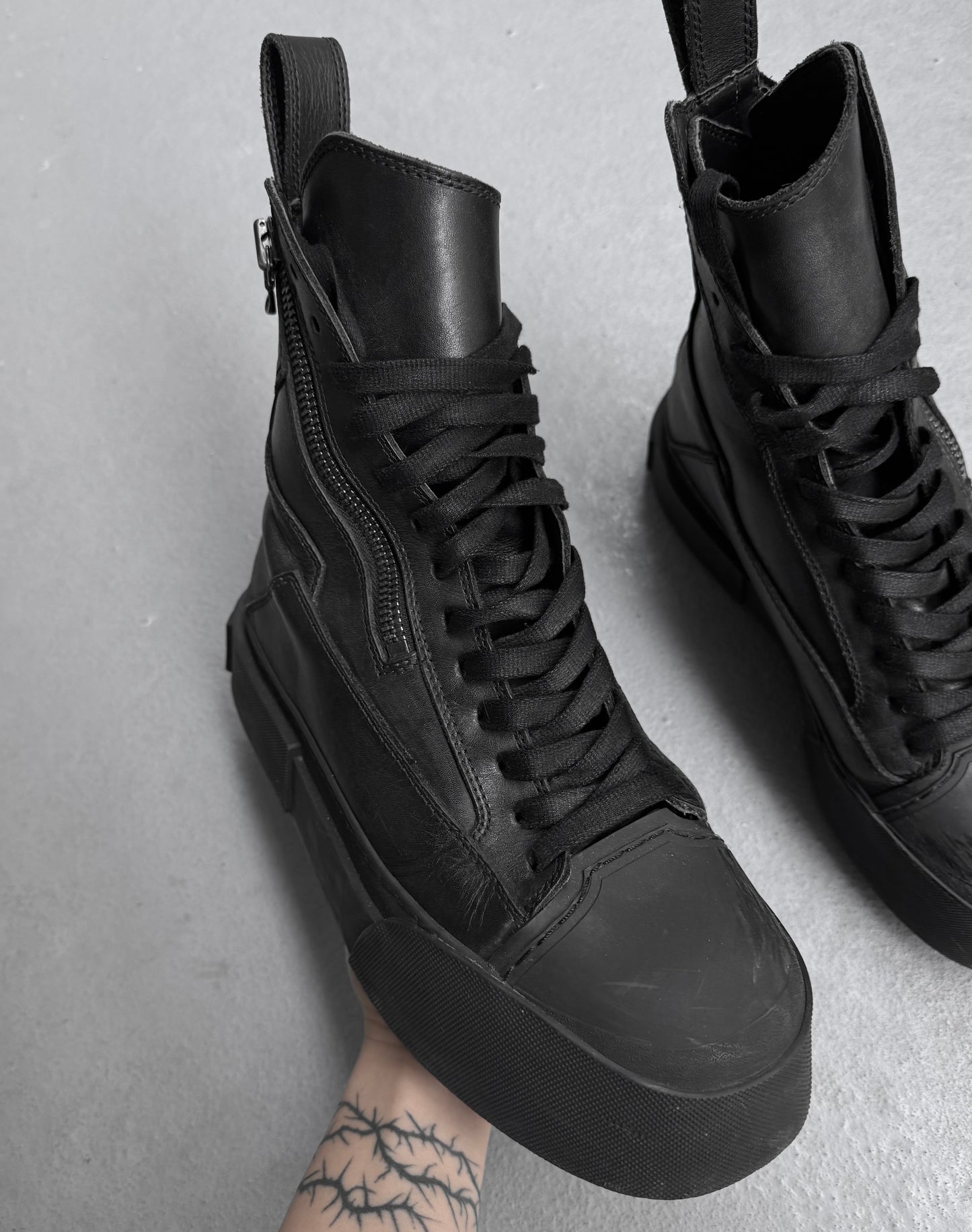 Julius_7 AW22 “EREBUS;” Side-zips Platform Leather Sneakers