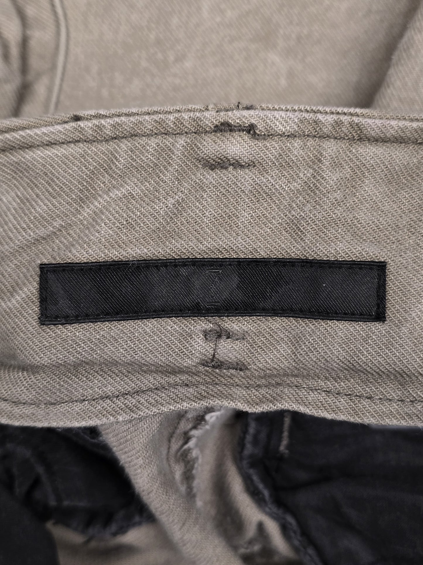 Julius_7 AW10-11 "goth_ik;" Grey Cotton Serge Gas-Mask Cargo Shorts