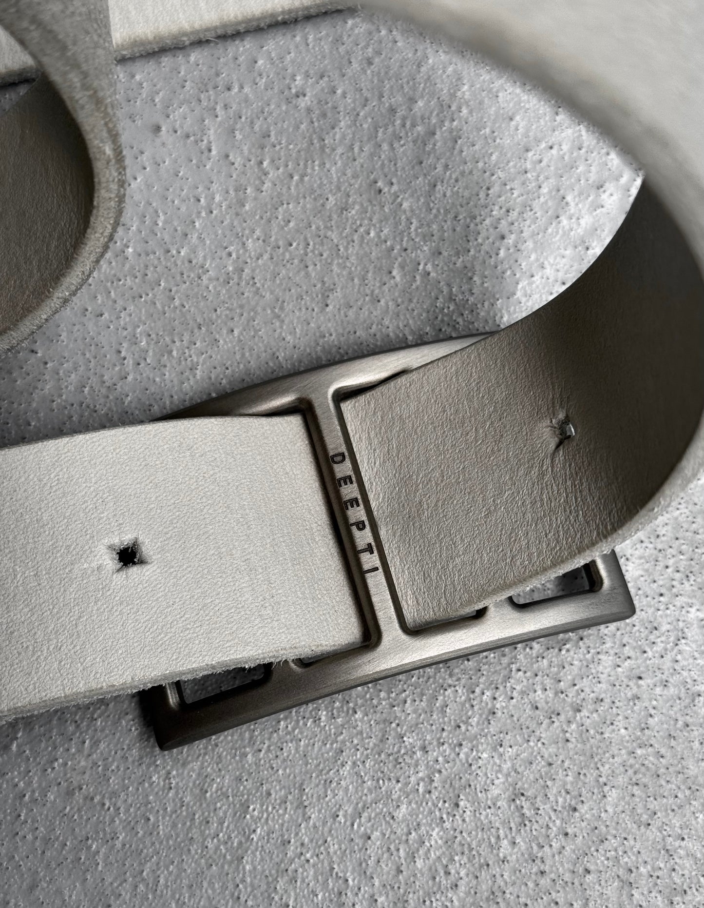 DEEPTI Collection °022-°023 ‘LA-122’ Reflective Reversible Trigger Bovine Leather Belt