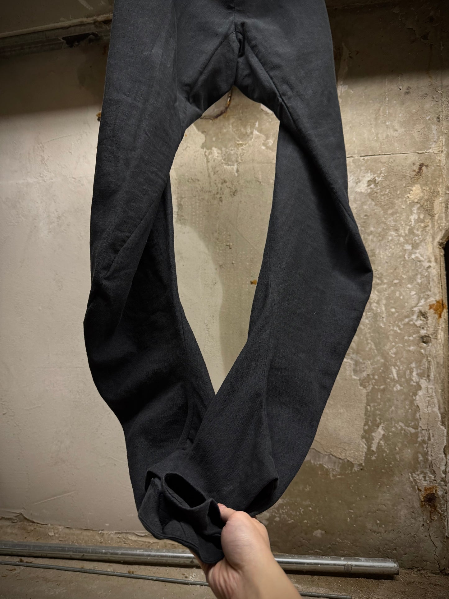 DEVOA SS24 Charcoal Grey Cotton Linen Twisted J-Cut Pants detail | DRIEW GARMENTS
