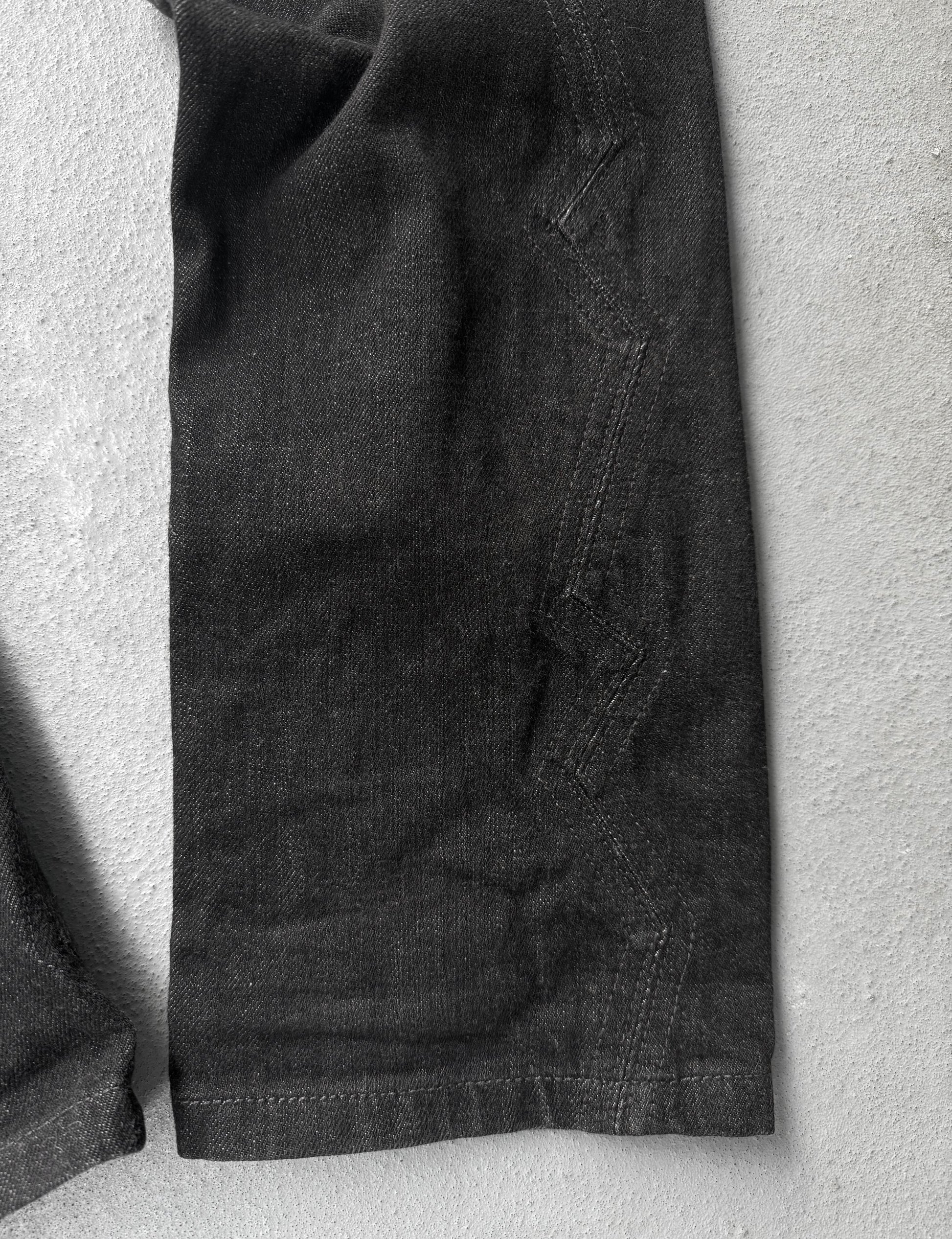 DEEPTI Collection °016-017 ‘D-050 YAW-95’ Closed Crash Seam Low Cut Denim detail | DRIEW GARMENTS
