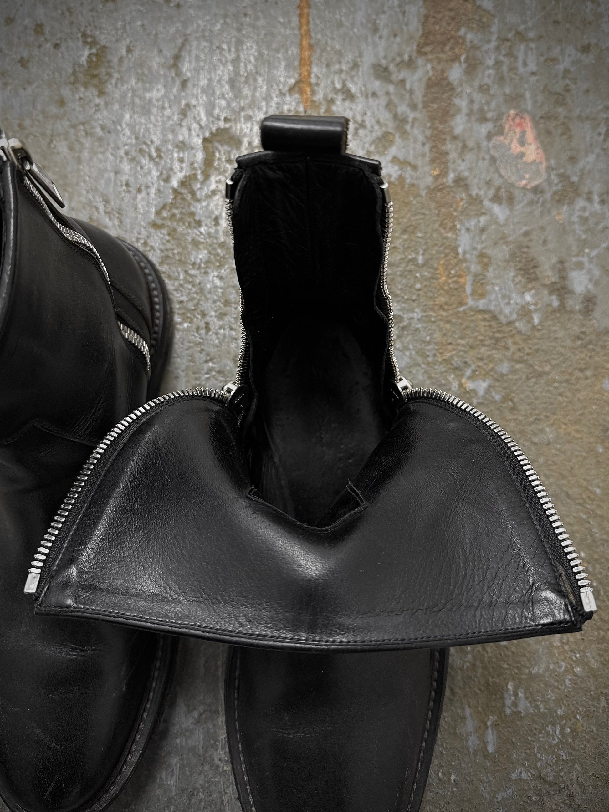 Rick Owens AW13 “PLINTH” Dual Zip Crepe Sole Calf Leather Boots detail | DRIEW GARMENTS