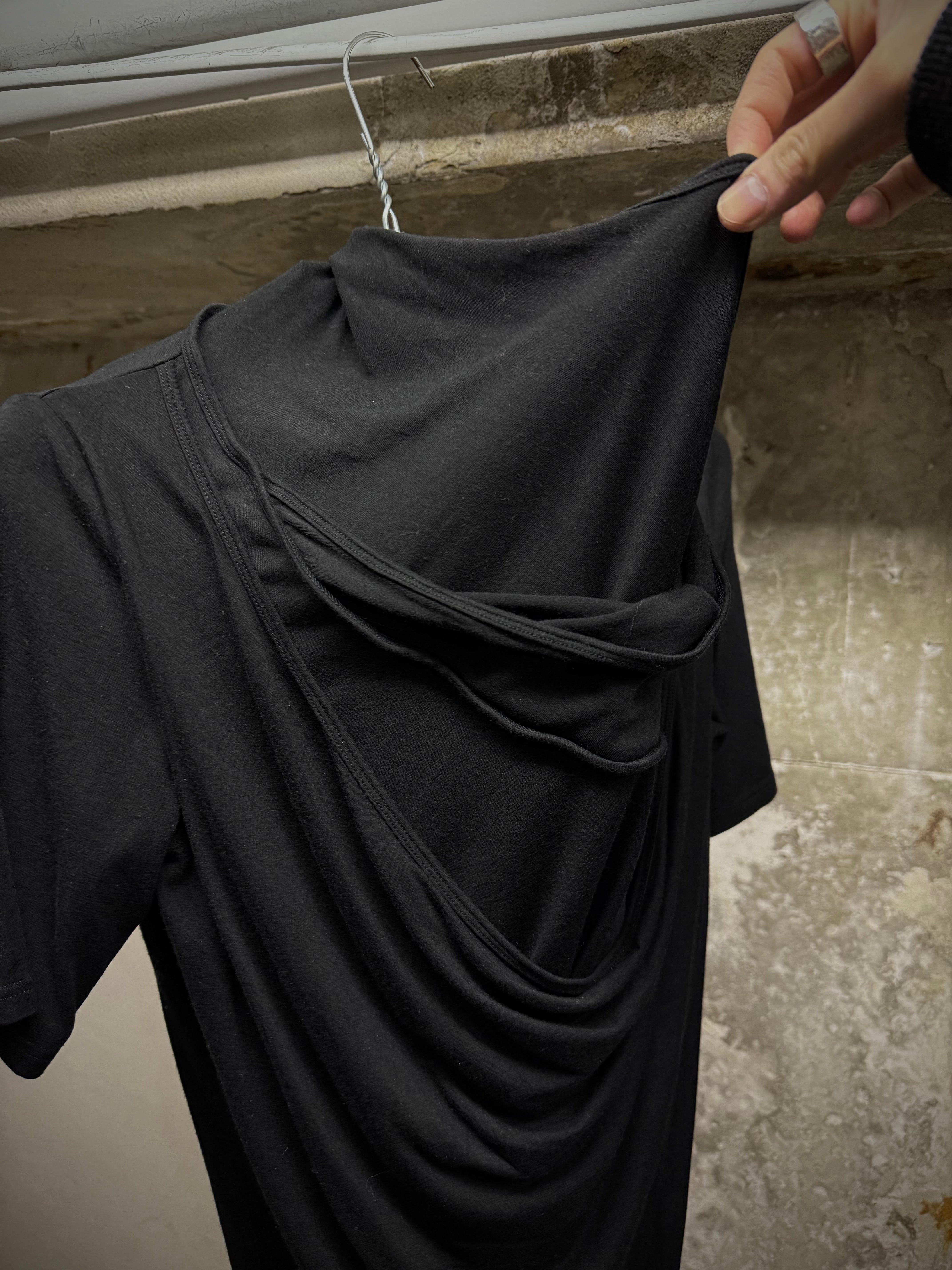 JULIUS カットソー JULIUS × GORDINI 007CUM96 Julius_7 x GORDINI Black Cowl Neck T-shirt | Archive – DRIEW