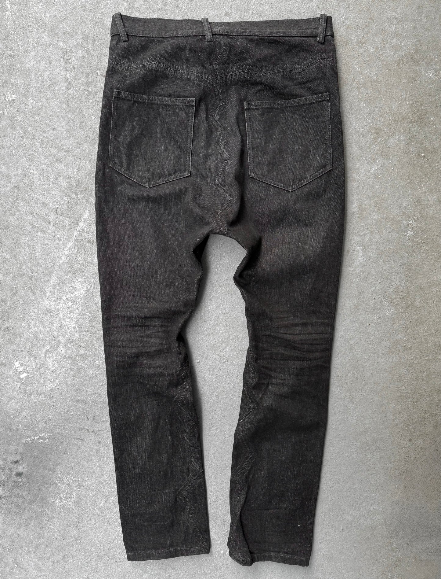 DEEPTI Collection °016-017 ‘D-050 YAW-95’ Closed Crash Seam Low Cut Denim detail | DRIEW GARMENTS