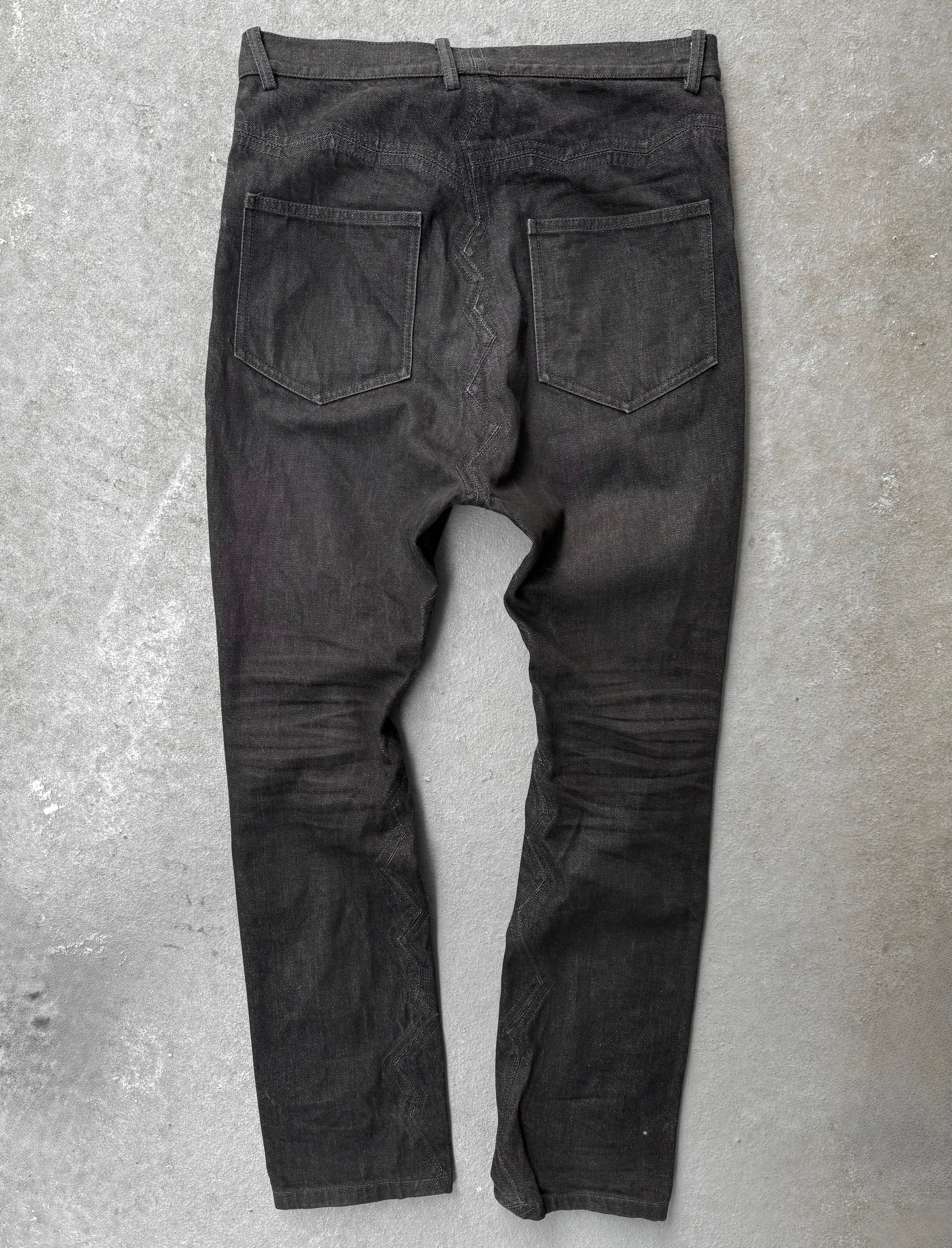 DEEPTI Collection °016-017 ‘D-050 YAW-95’ Closed Crash Seam Low Cut Denim detail | DRIEW GARMENTS