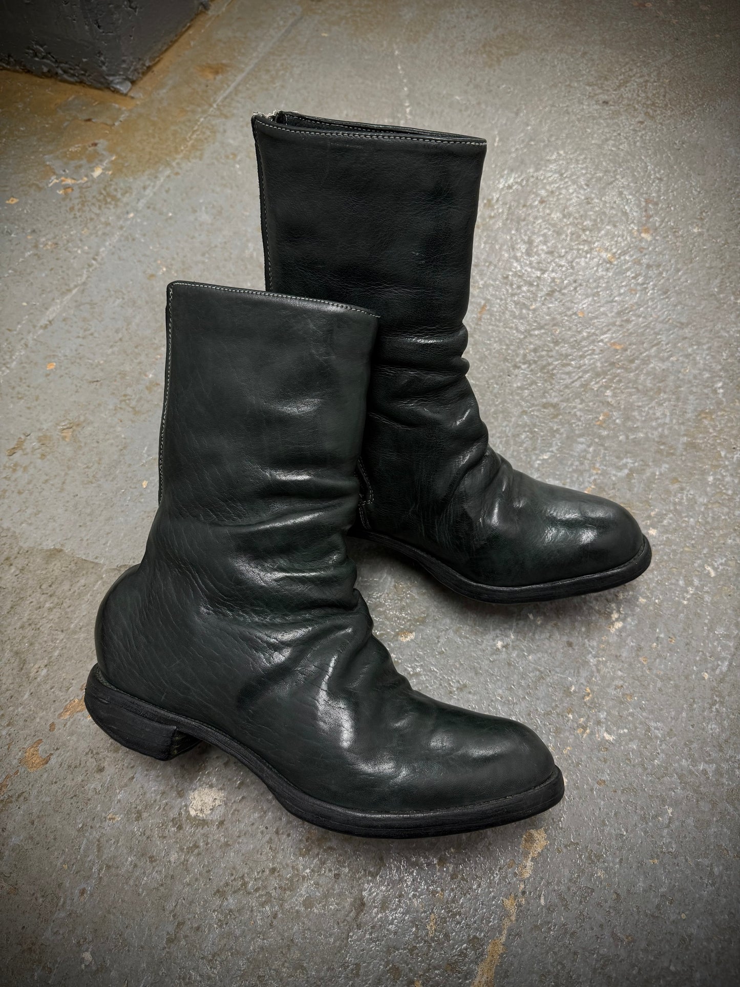 Carol Christian Poell 'AM/2757SP-IN CORSS-PTC/12' Object Dyed Goodyear Prosthetic Spur Biter Crimp Fr detail | DRIEW GARMENTS