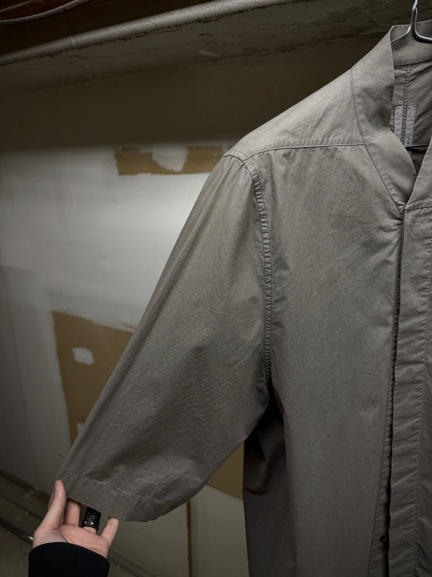 Rick Owens AW17 “GLITTER” DARK DUST Mandarin Button-up Short Sleeve Shirt detail | DRIEW GARMENTS
