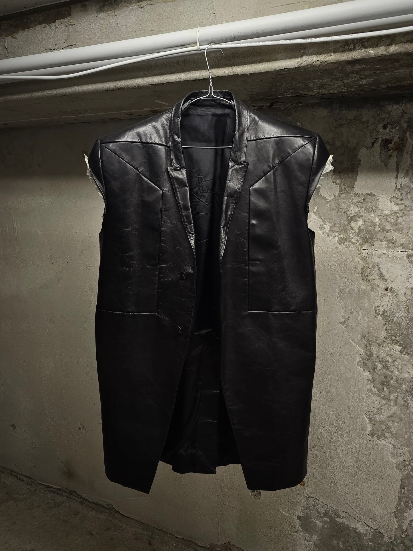 Rick Owens SS22 "FOGACHINE" Jumbo Tatlin Sleeveless Calf Leather Blazer detail | DRIEW GARMENTS