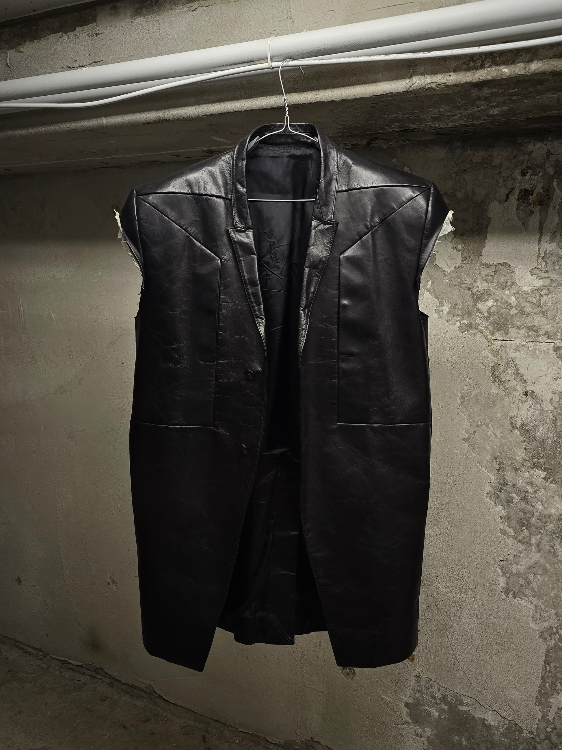 Rick Owens SS22 "FOGACHINE" Jumbo Tatlin Sleeveless Calf Leather Blazer detail | DRIEW GARMENTS