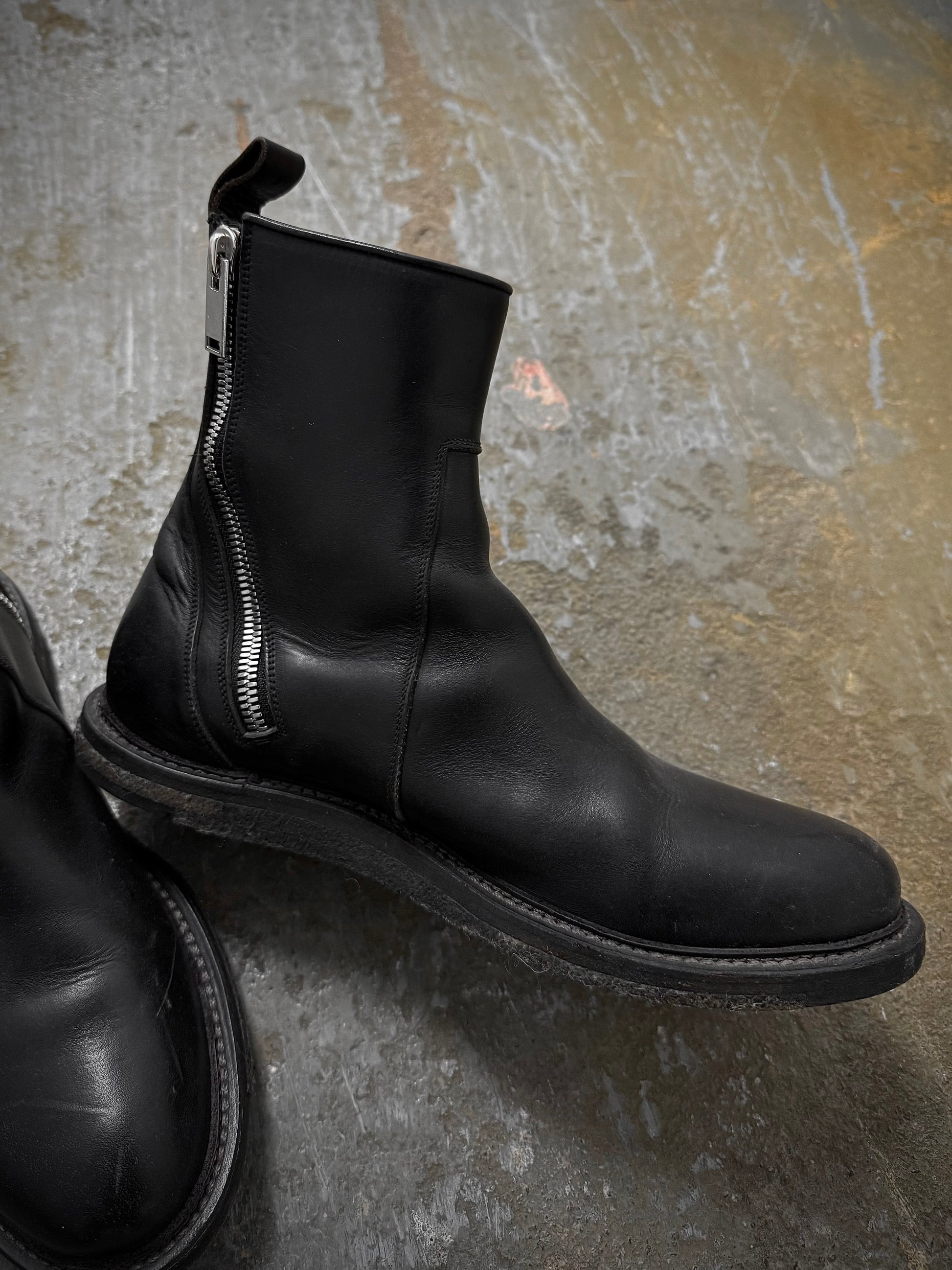 Rick Owens AW13 “PLINTH” Dual Zip Crepe Sole Calf Leather Boots detail | DRIEW GARMENTS