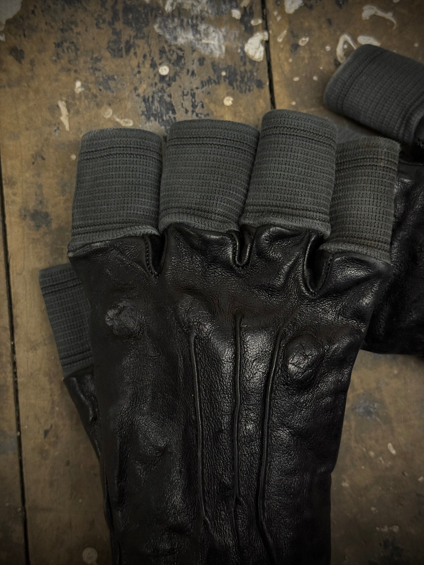 Carol Christian Poell 'AM/2457 ROOMS-PTC/010' Disparate Leather Gloves detail | DRIEW GARMENTS