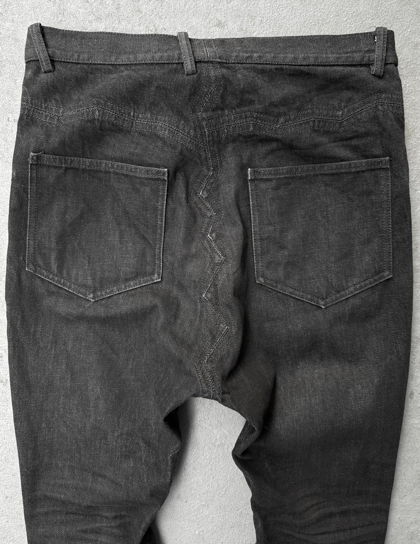DEEPTI Collection °016-017 ‘D-050 YAW-95’ Closed Crash Seam Low Cut Denim detail | DRIEW GARMENTS