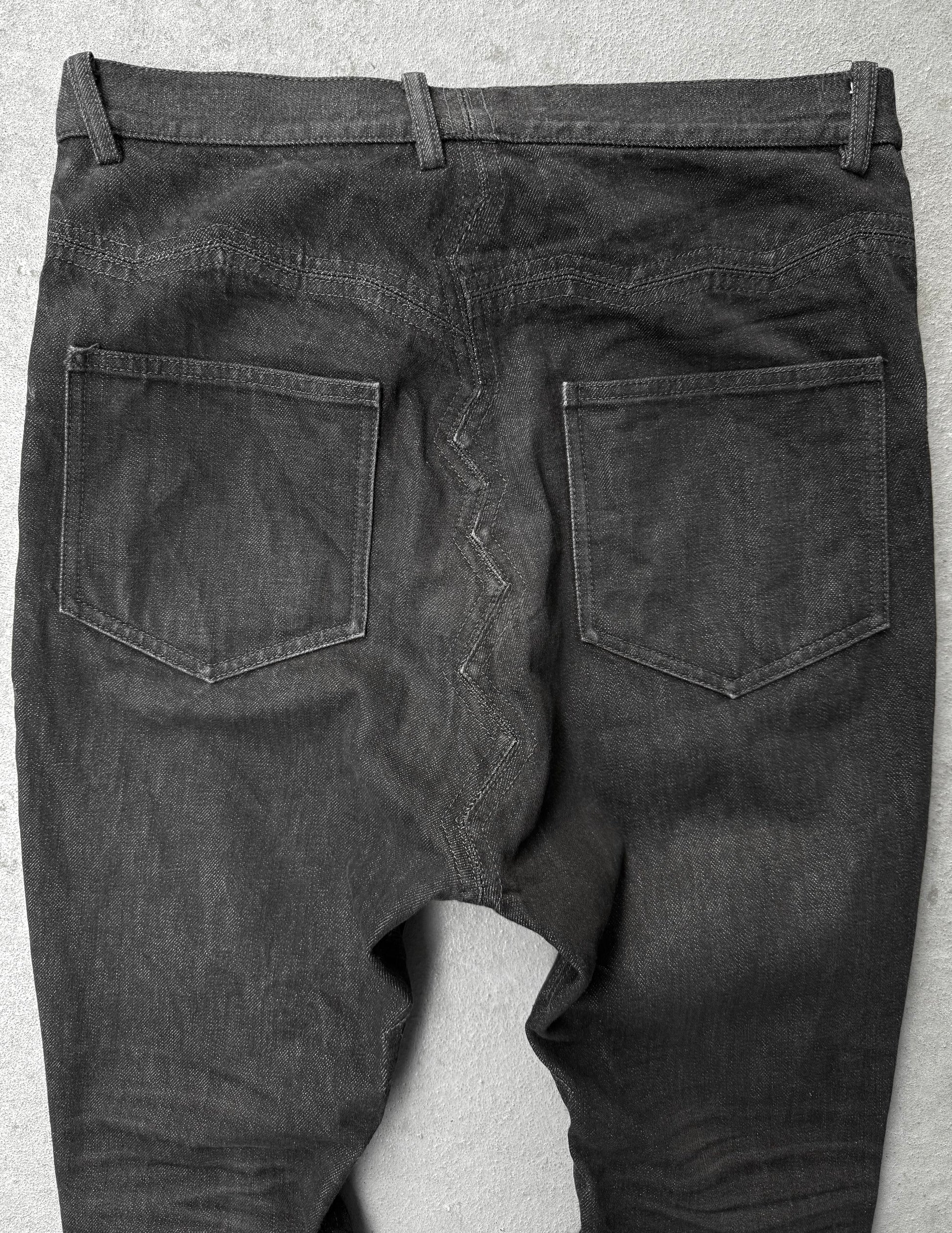 DEEPTI Collection °016-017 ‘D-050 YAW-95’ Closed Crash Seam Low Cut Denim detail | DRIEW GARMENTS