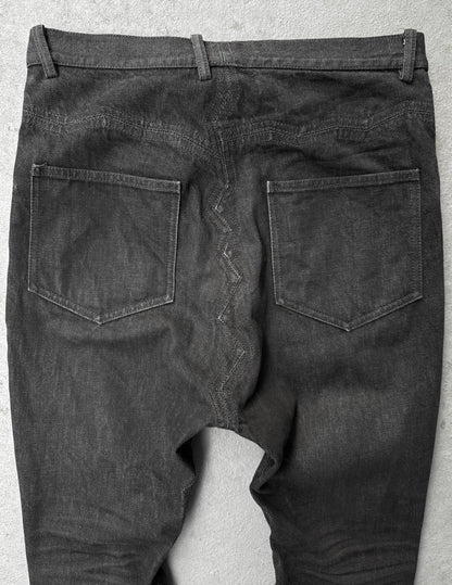 DEEPTI Collection °016-017 ‘D-050 YAW-95’ Closed Crash Seam Low Cut Denim detail | DRIEW GARMENTS