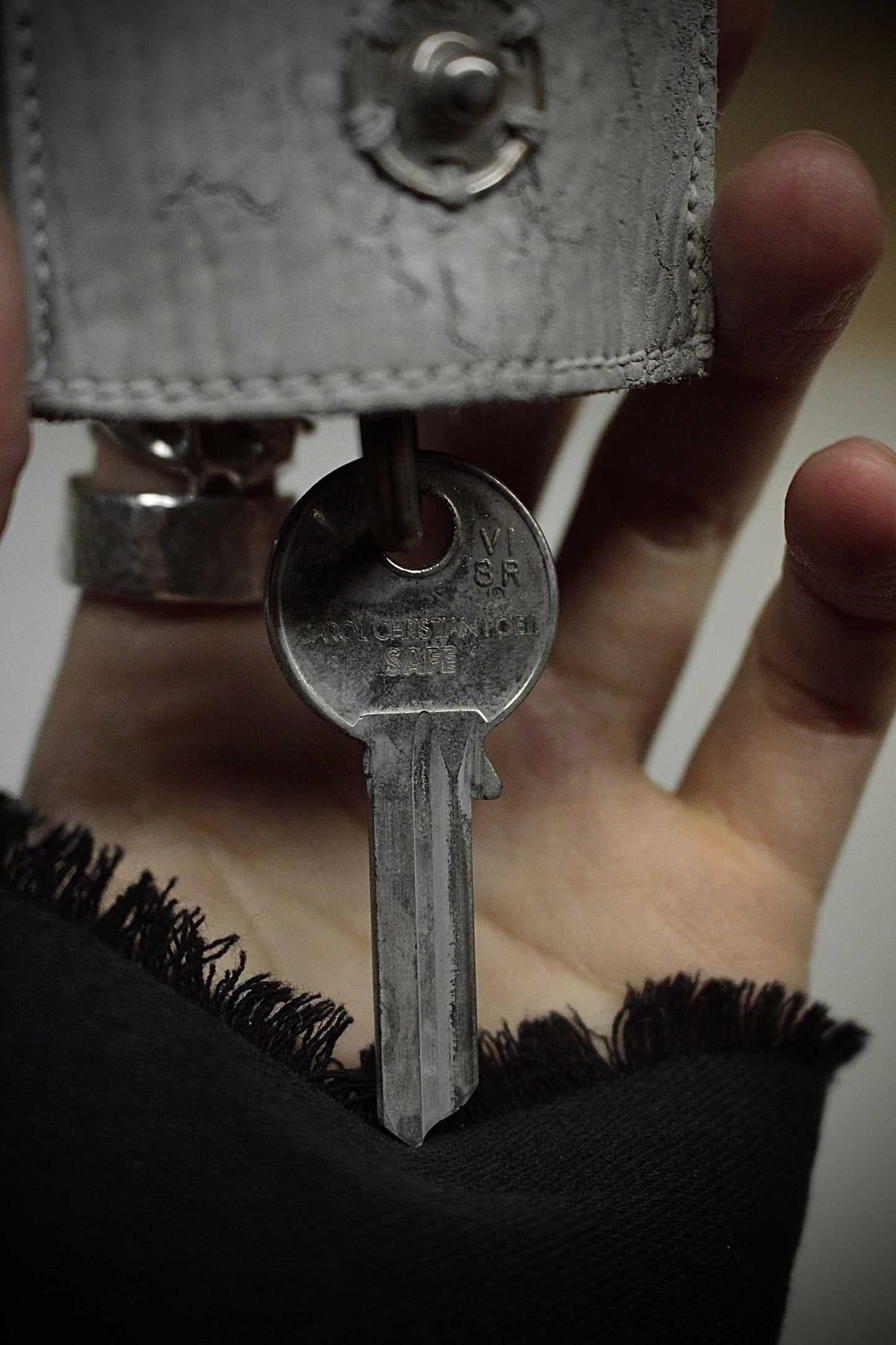Carol Christian Poell ‘MM/2265 CUBS-PTC/33’ Silver Hook Key Horse Leather Case detail | DRIEW GARMENTS