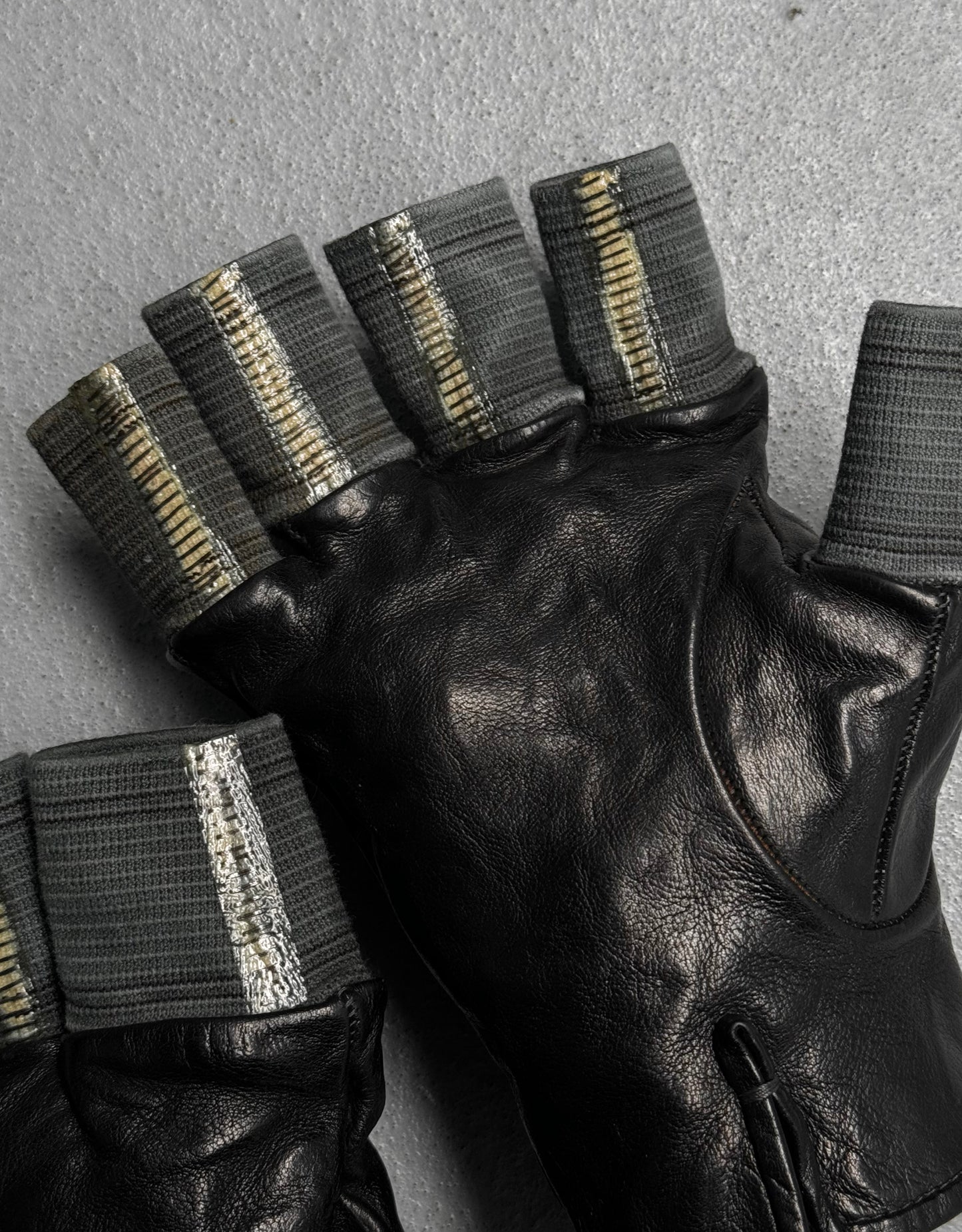 Carol Christian Poell 'AM/2457 ROOMS-PTC/010' Disparate Leather Gloves