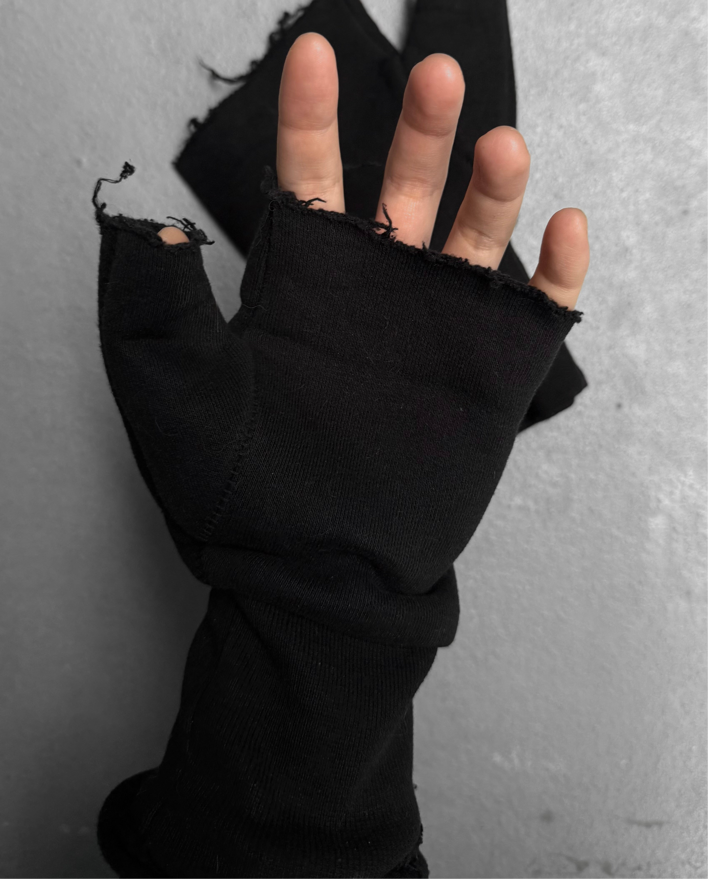 thom/krom 'GLOVES 42' Raw Edge Fingerless Gloves