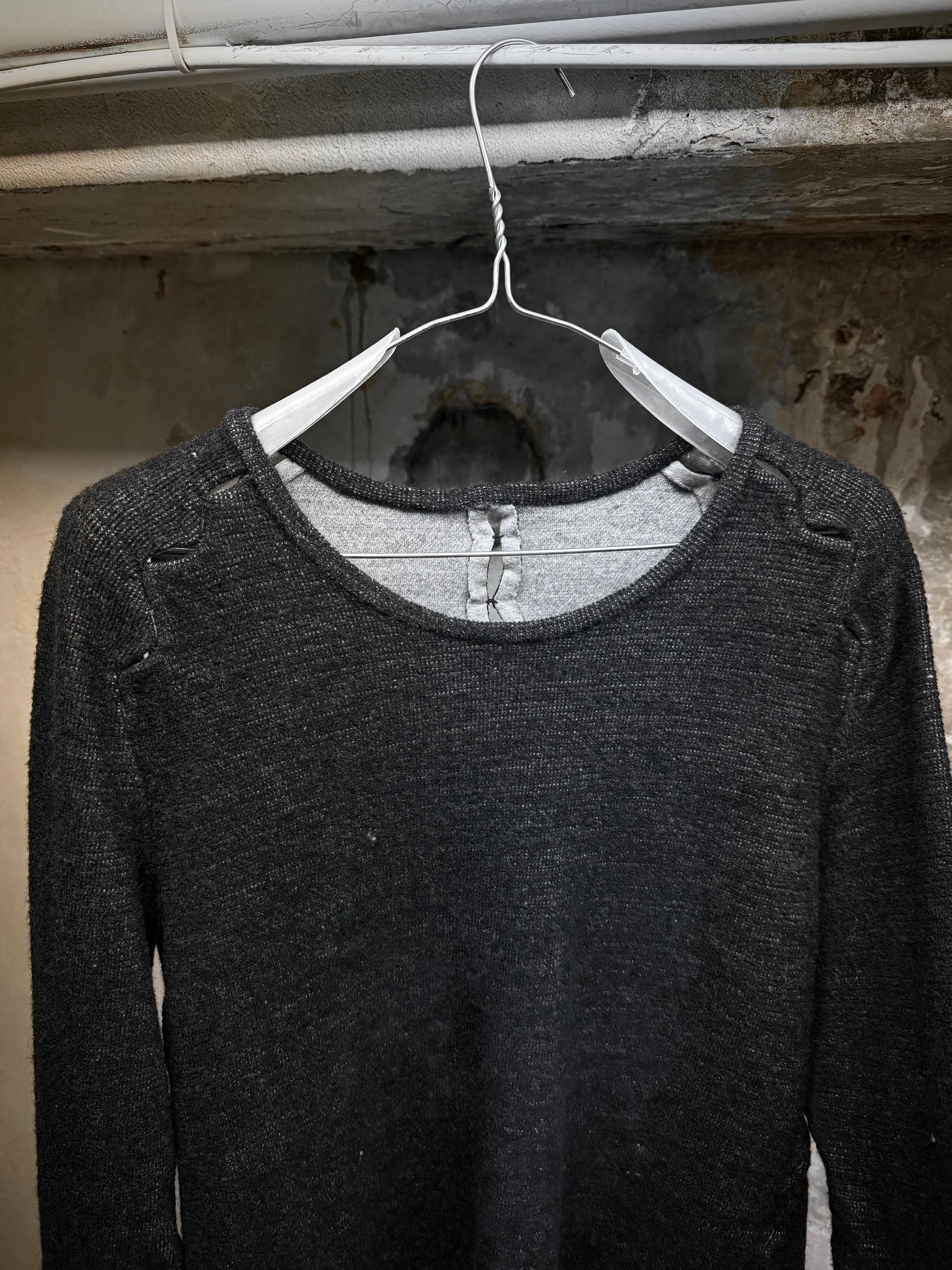 DEEPTI Collection °016-017 'T-058 DUB-95' Crash Seam Long-sleeve detail | DRIEW GARMENTS
