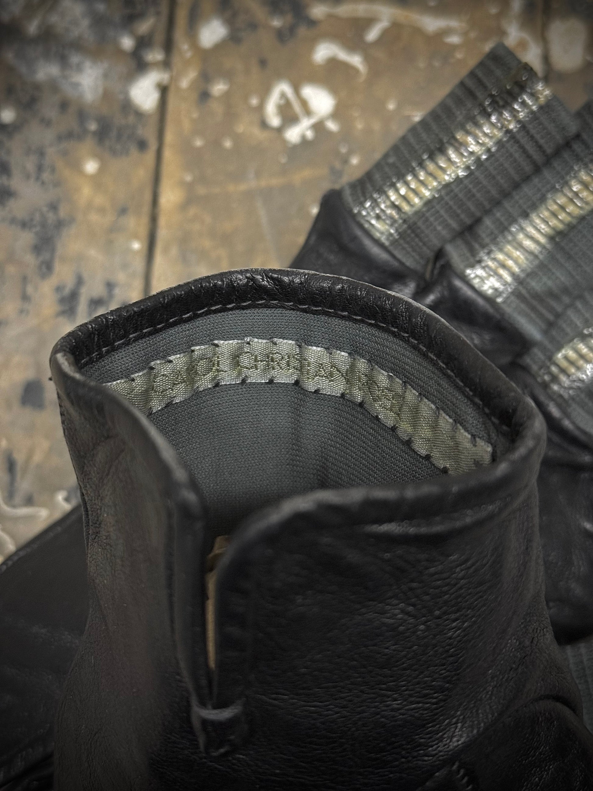 Carol Christian Poell 'AM/2457 ROOMS-PTC/010' Disparate Leather Gloves detail | DRIEW GARMENTS