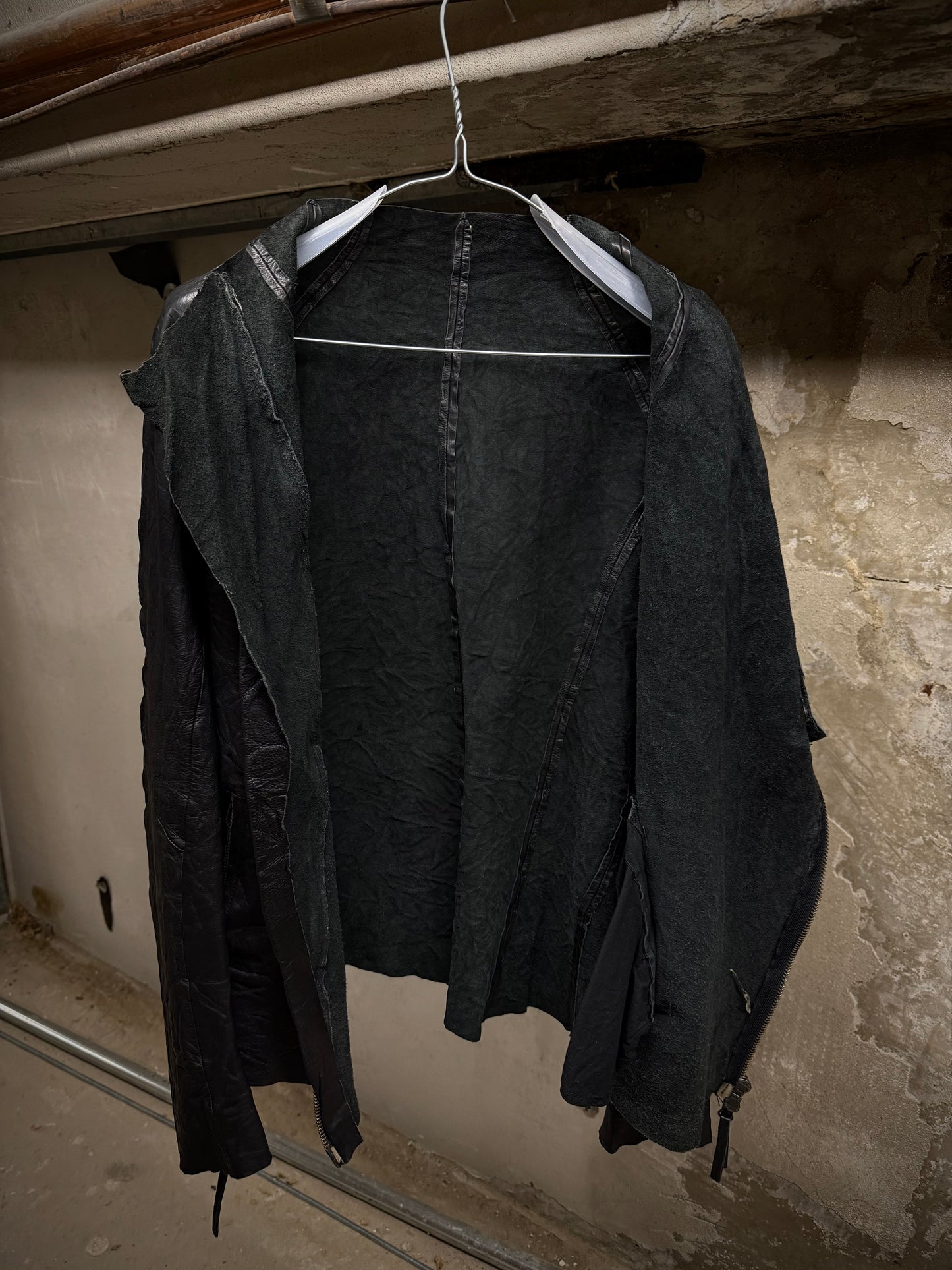 ARMY OF ME 2010s Unlined Raglan Asymmetric Zip Cow Leather Jacket