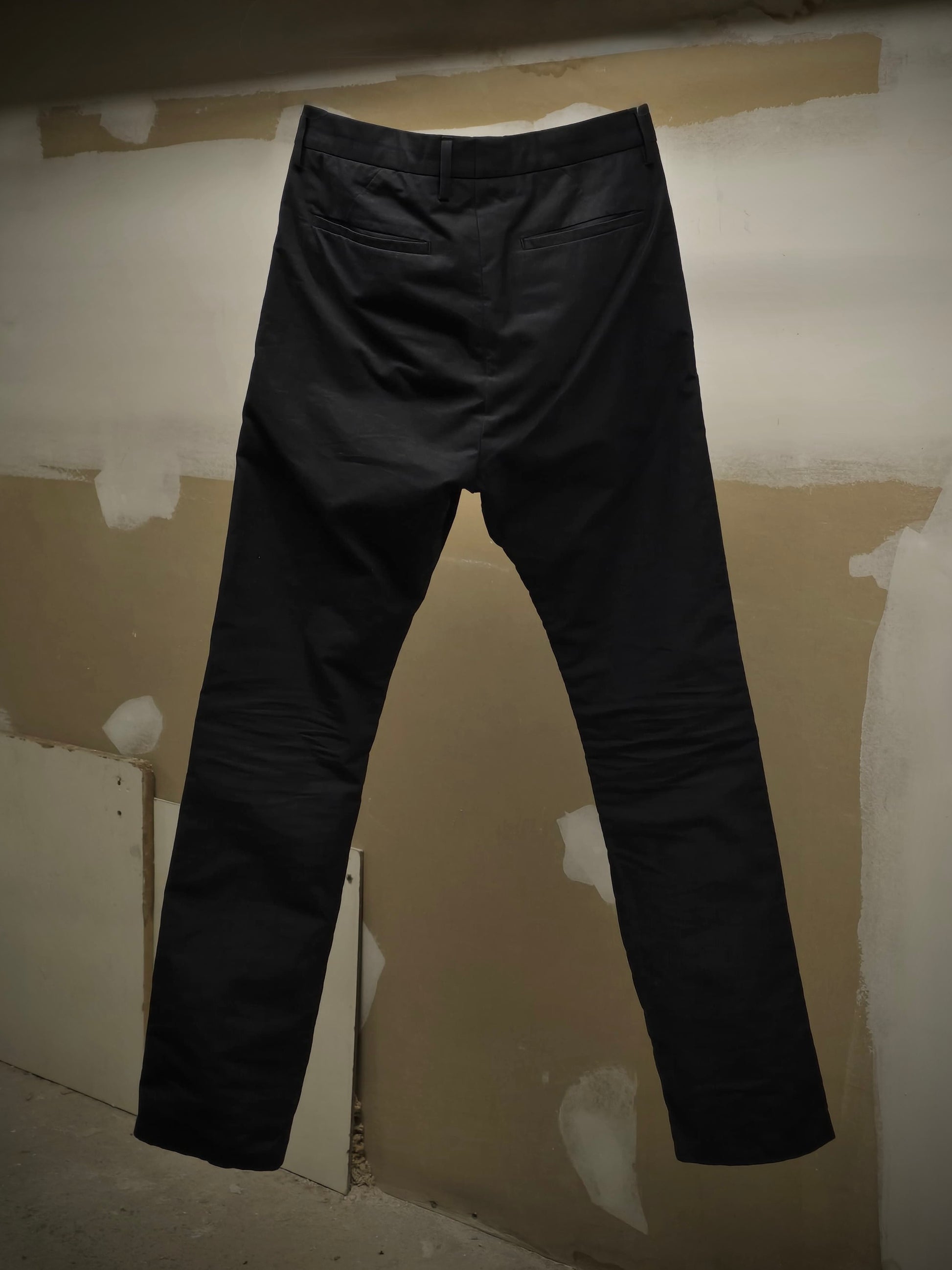 DEEPTI Collection °015 ‘P-035 SUB-99’ Open Zipfly Classic Trousers detail | DRIEW GARMENTS