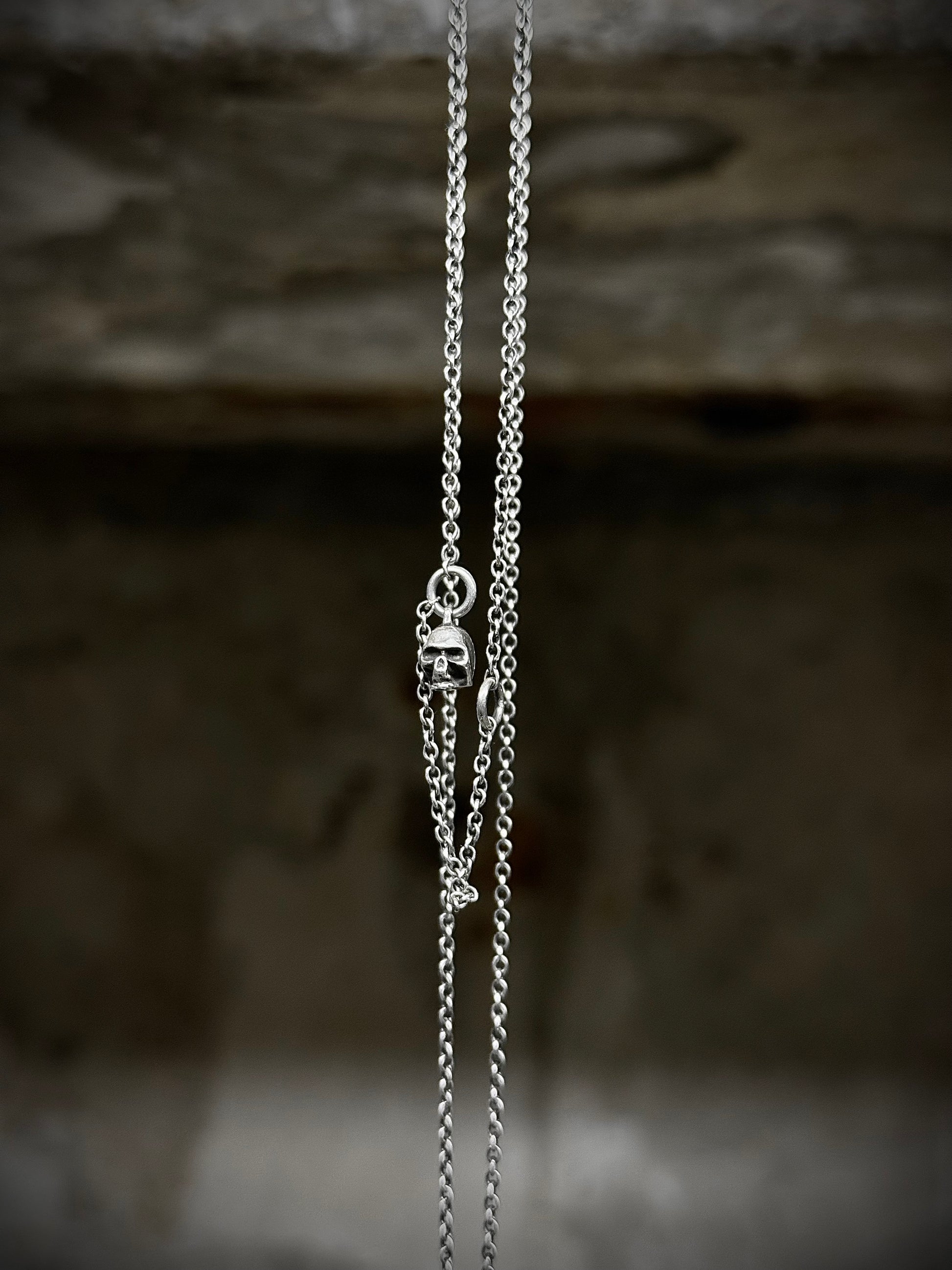 WERKSTATT:MÜNCHEN 'M7100SI' .925 Silver Mini Skull Chain Necklace detail | DRIEW GARMENTS