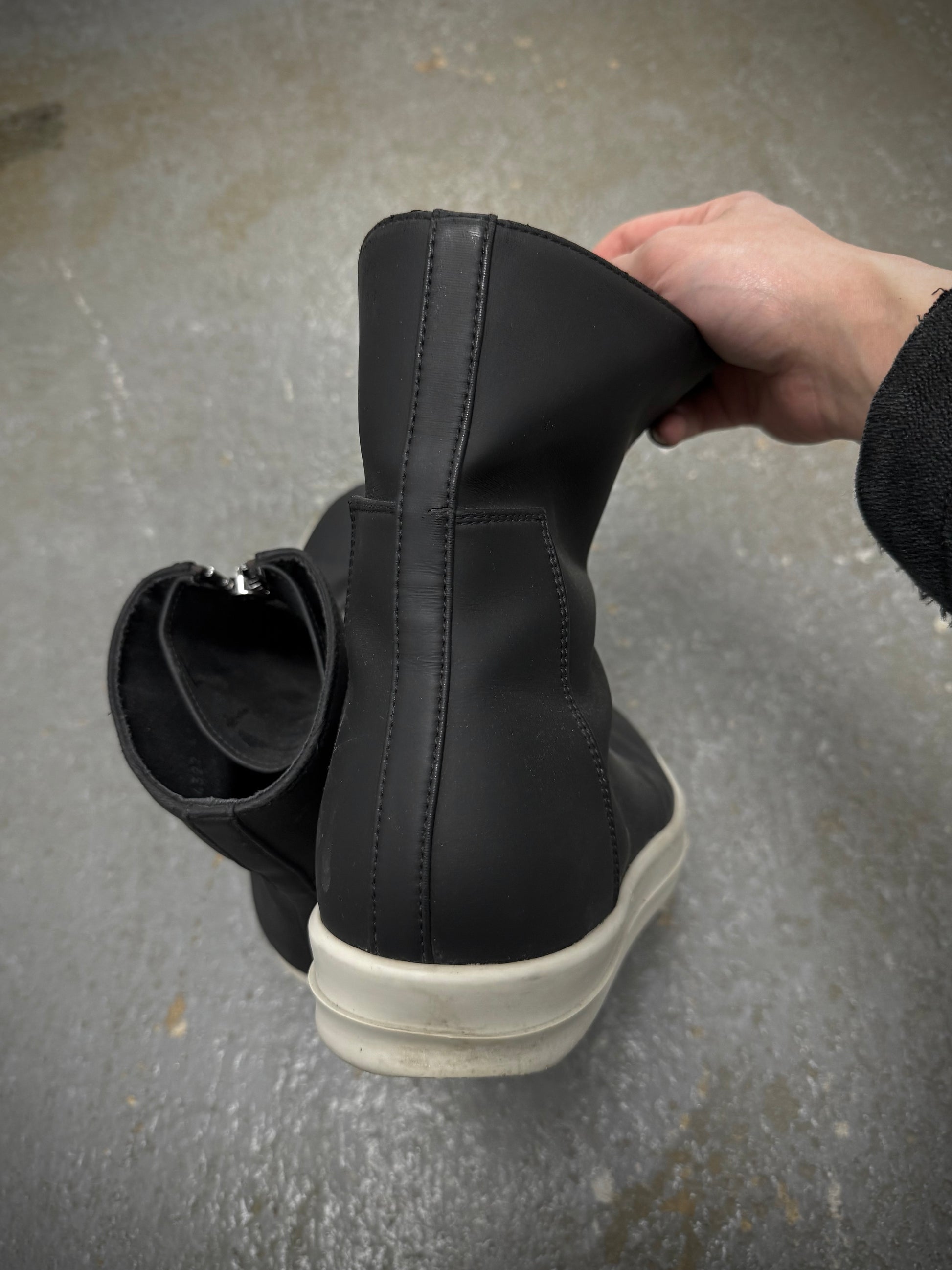 Rick Owens DRKSHDW AW20 “PERFORMA” Front Zip Polyurethane Sneaker Boots detail | DRIEW GARMENTS