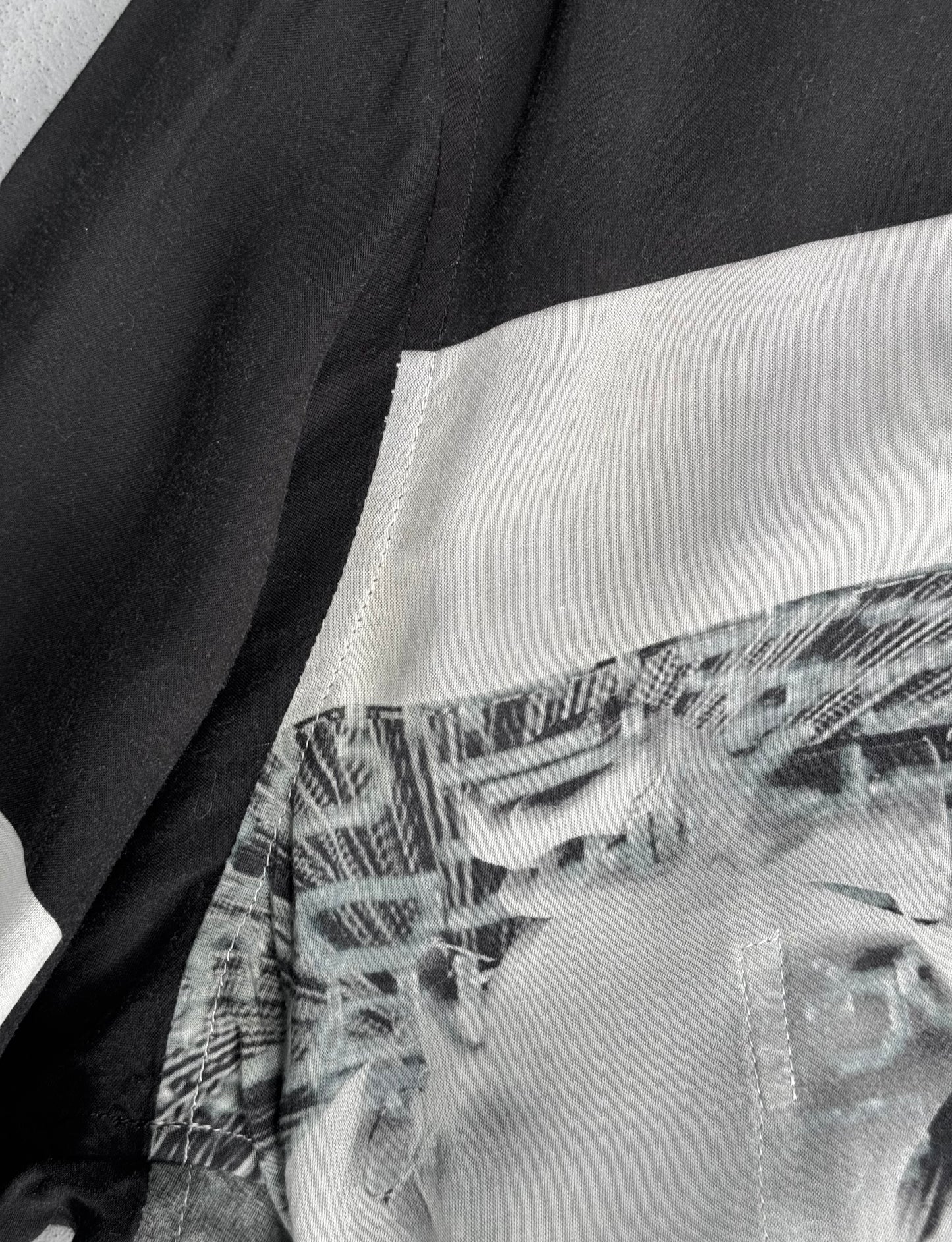 Yohji Yamamoto POUR HOMME BLACK Scandal AW18 Side Button Comic Print Long Shirt